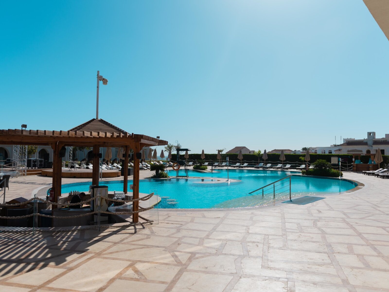 Splash Pool Bar