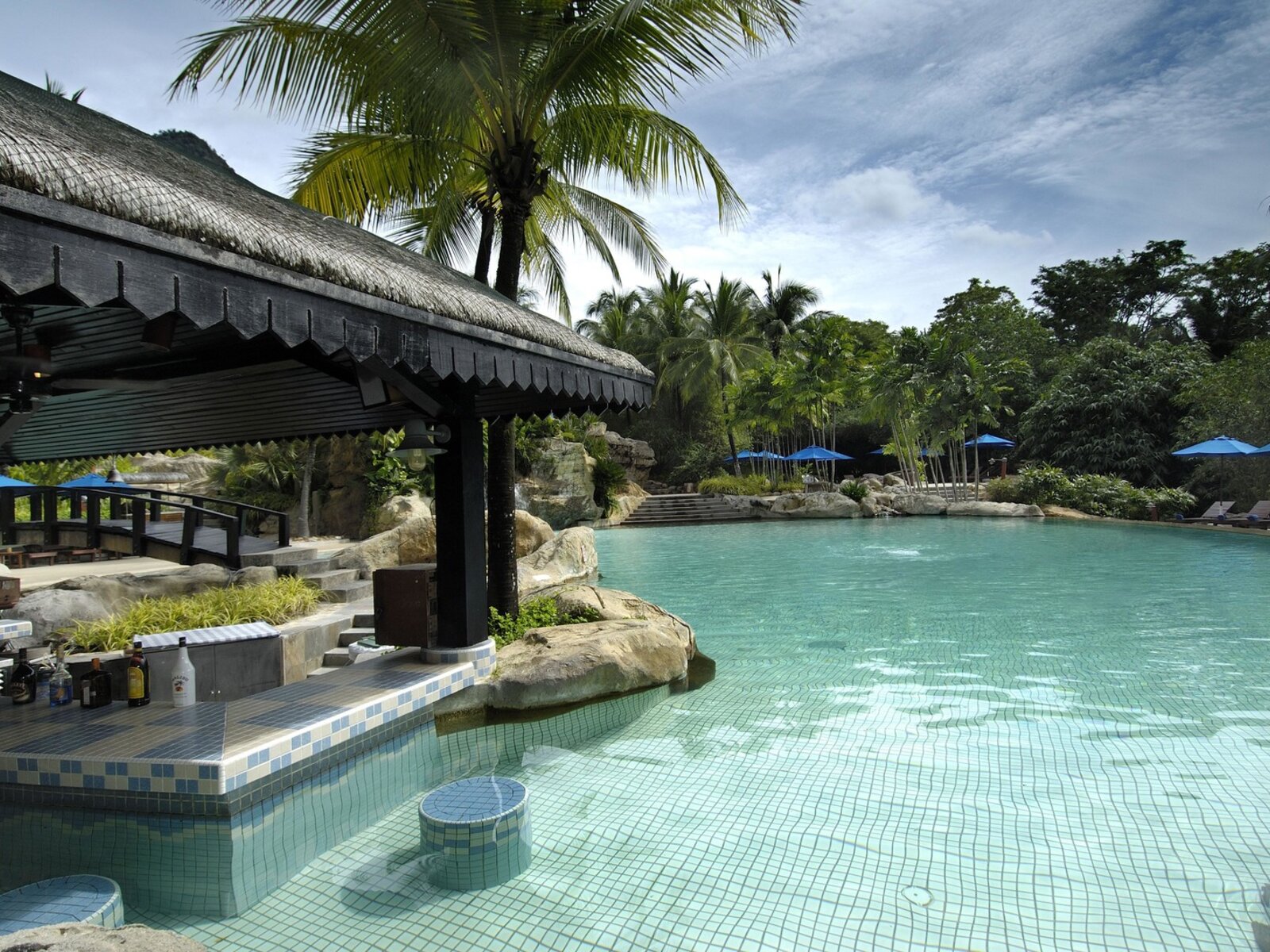 Sunken Pool Bar