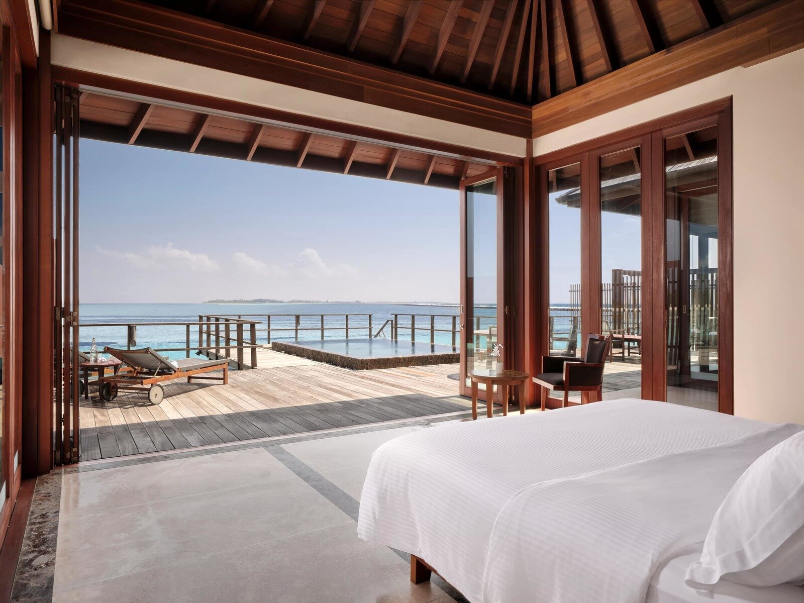 Wohnbeispiel One Bedroom Ocean Suite with Pool