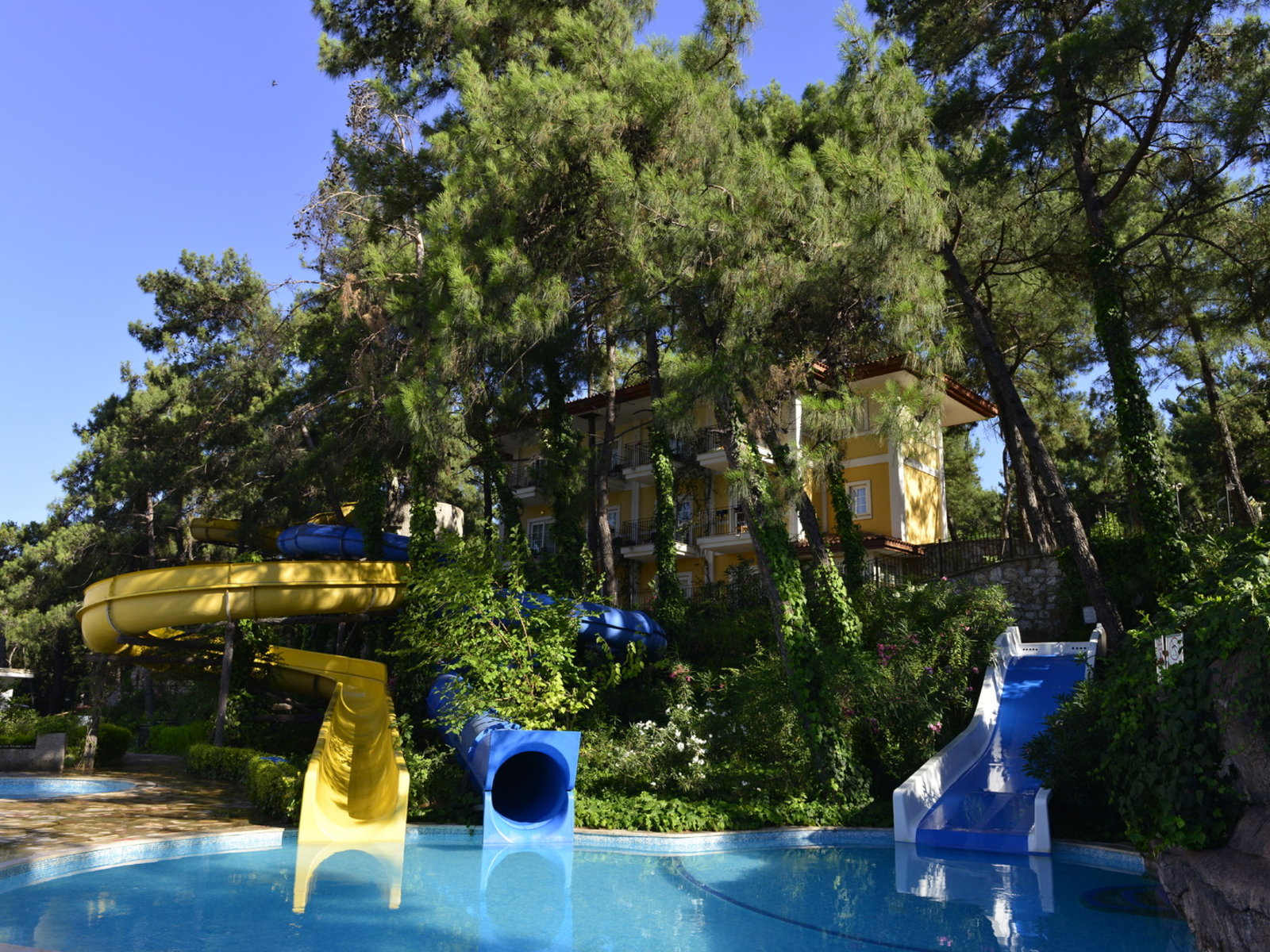 Aqua swimming pool