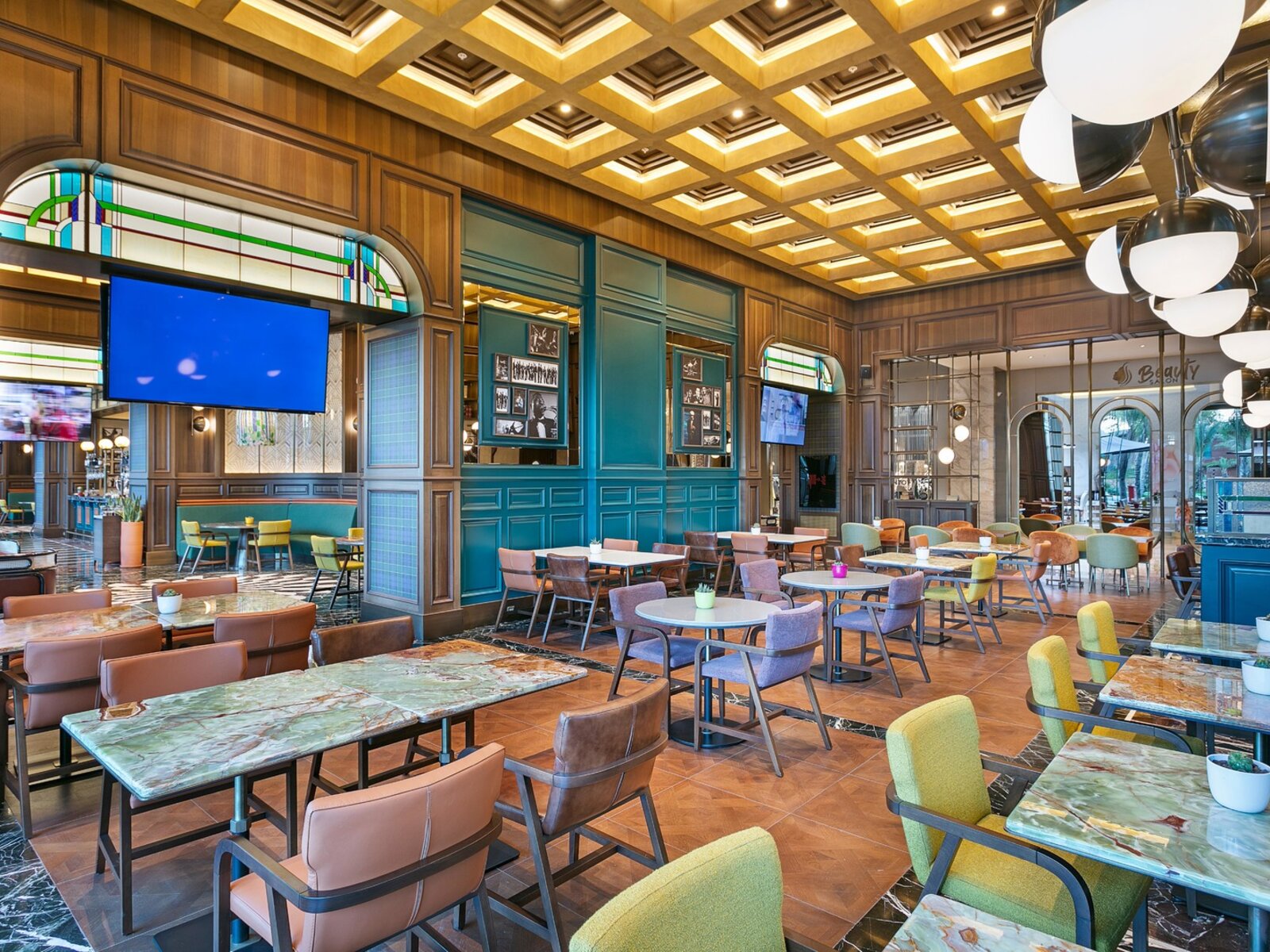NOBLE IRISH PUB 24/7