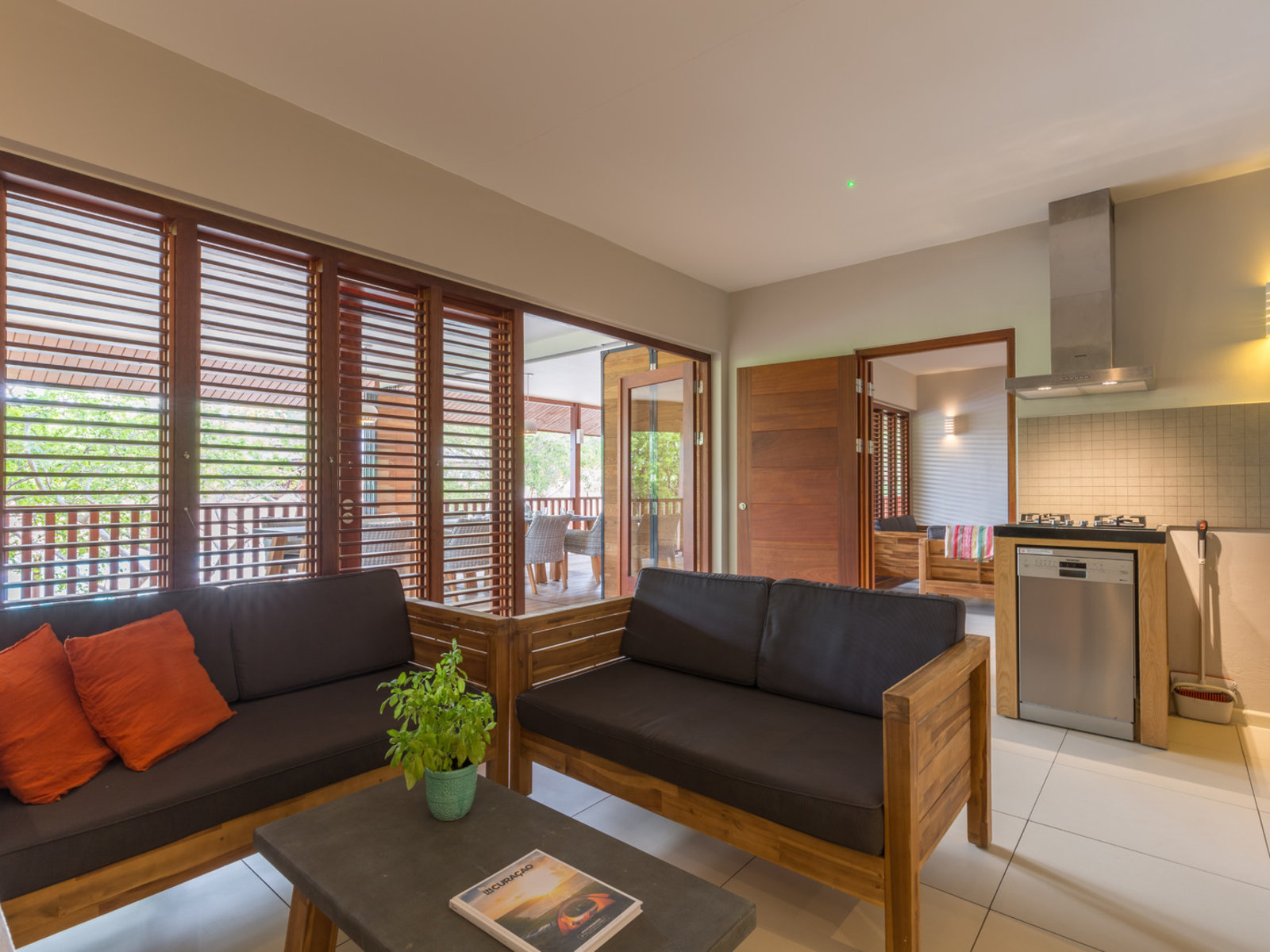 Wohnbeispiel 4-BEDROOM VILLA AMBIENTE