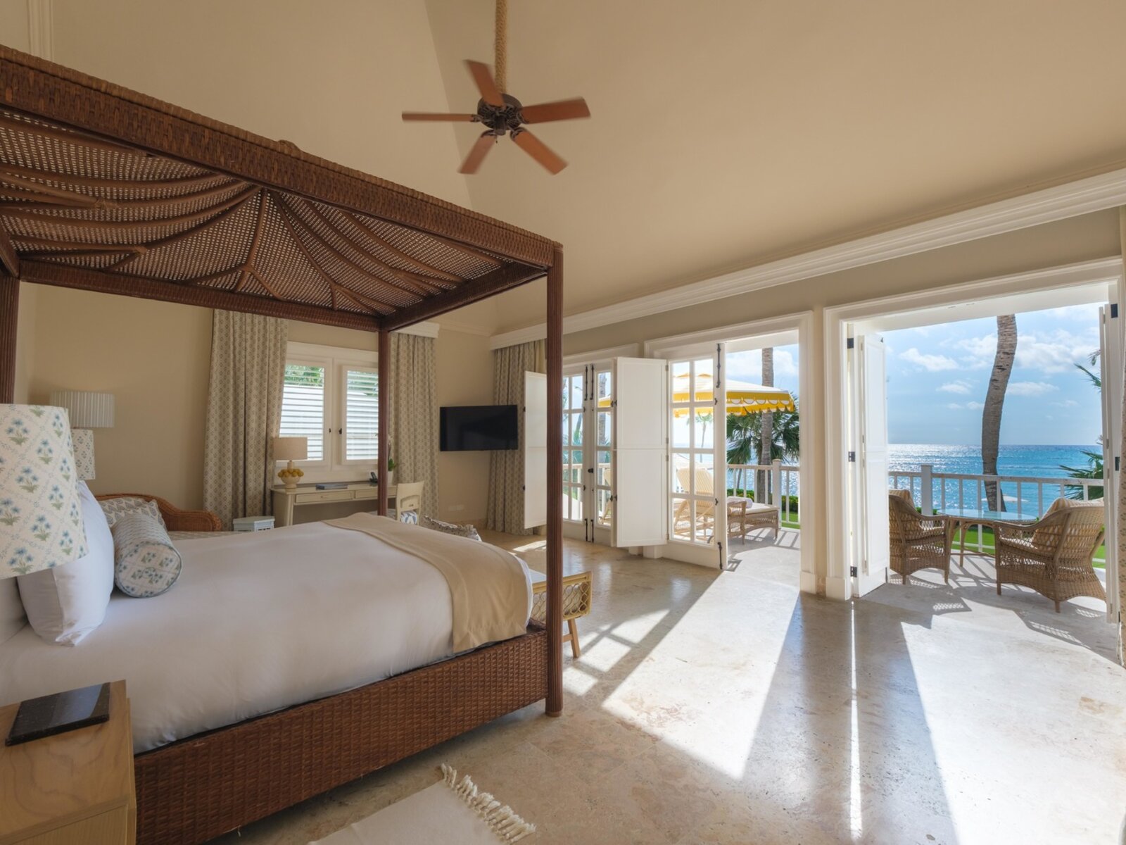 Wohnbeispiel Three Bedroom Villa Beach Front