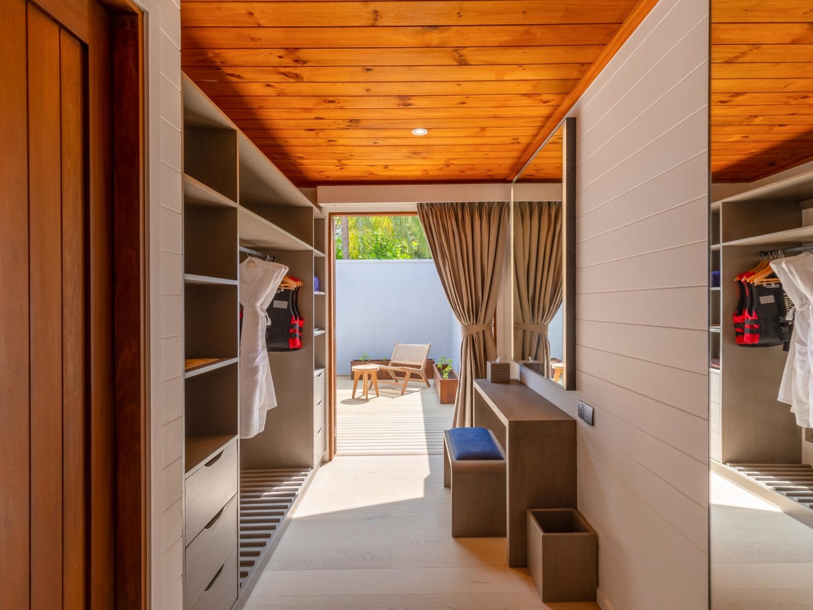Wohnbeispiel Two Bedroom Beach Pool Villa