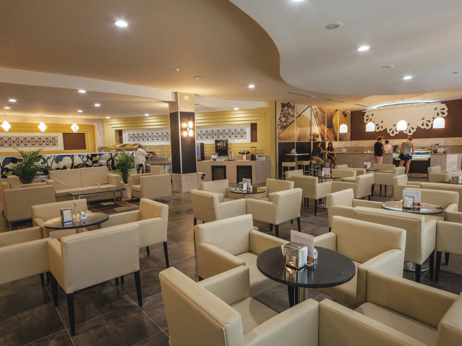 Lounge 24 /Capuchino