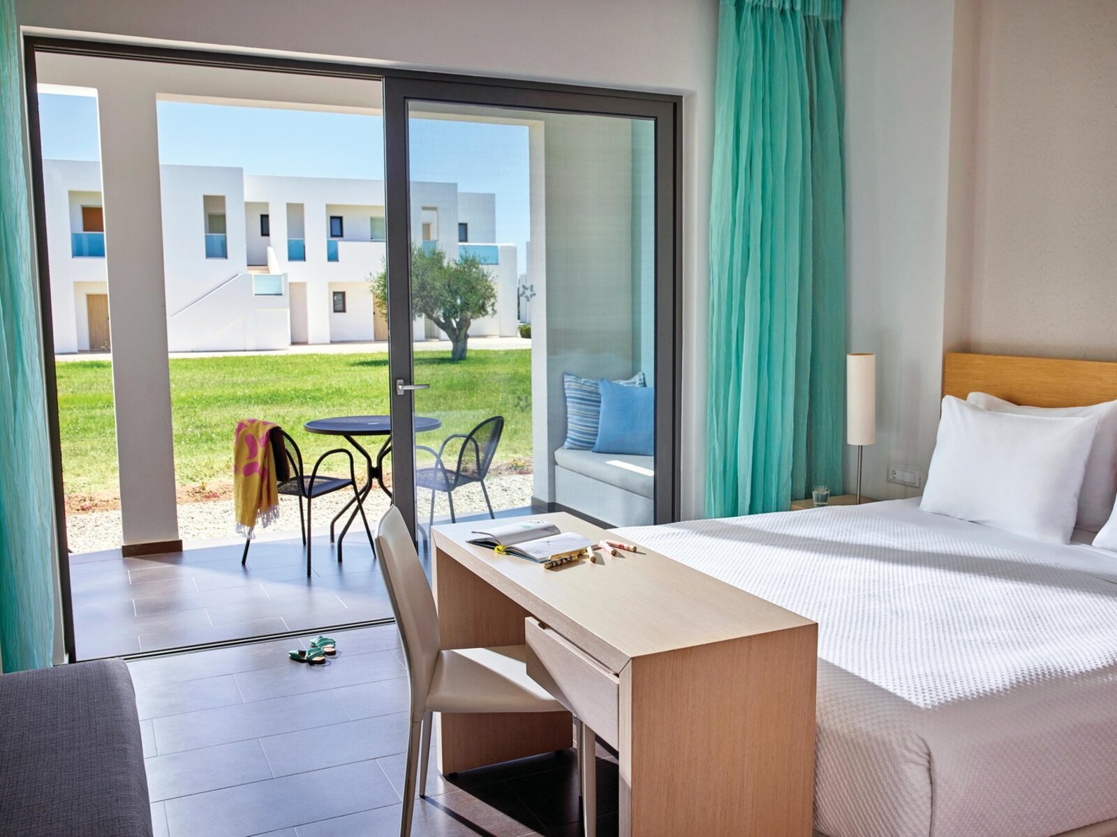 Wohnbeispiel Single with Child Double Room Garden View (3 pax)