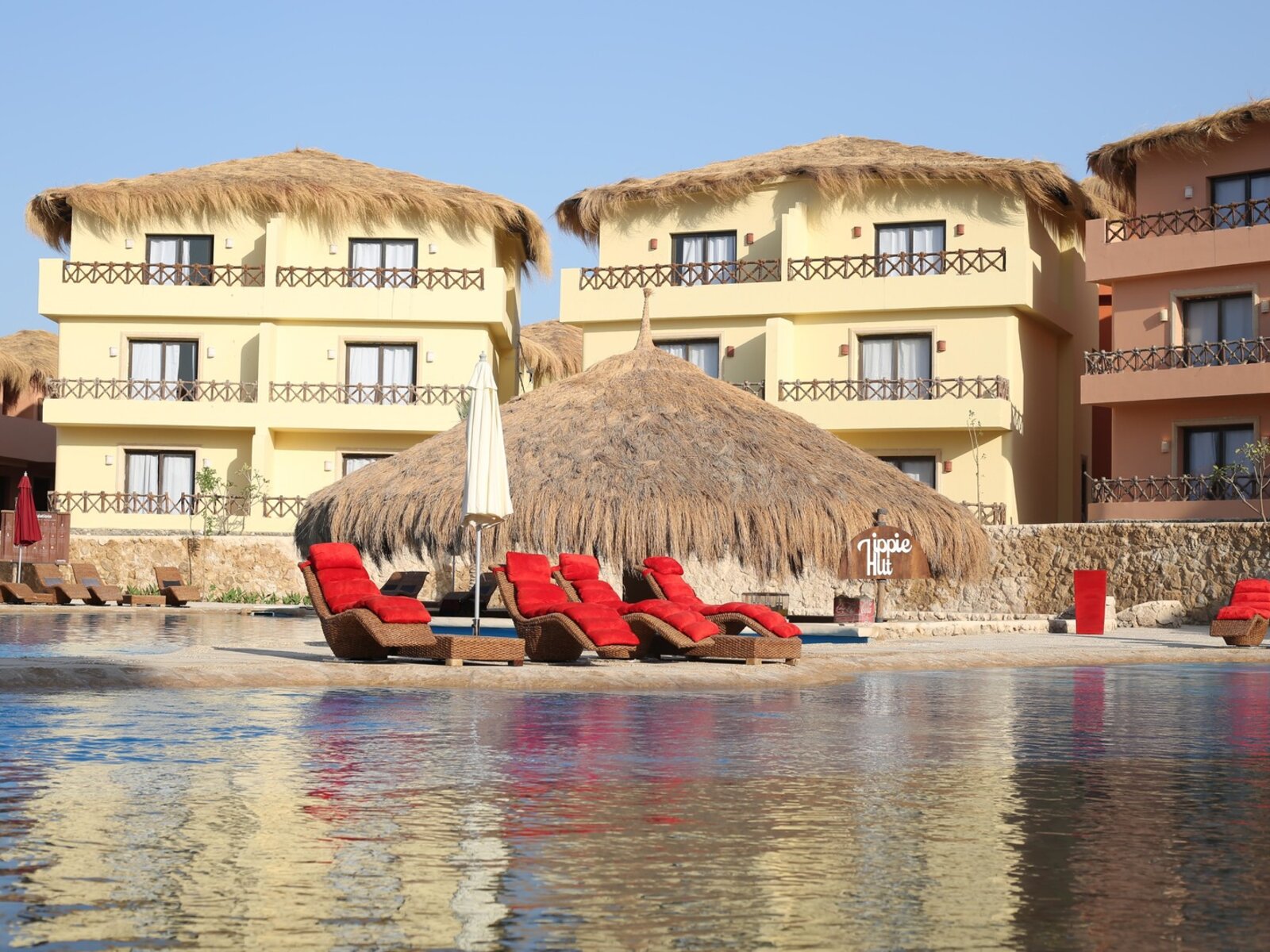 “Hippie Hut” Pool Bar
