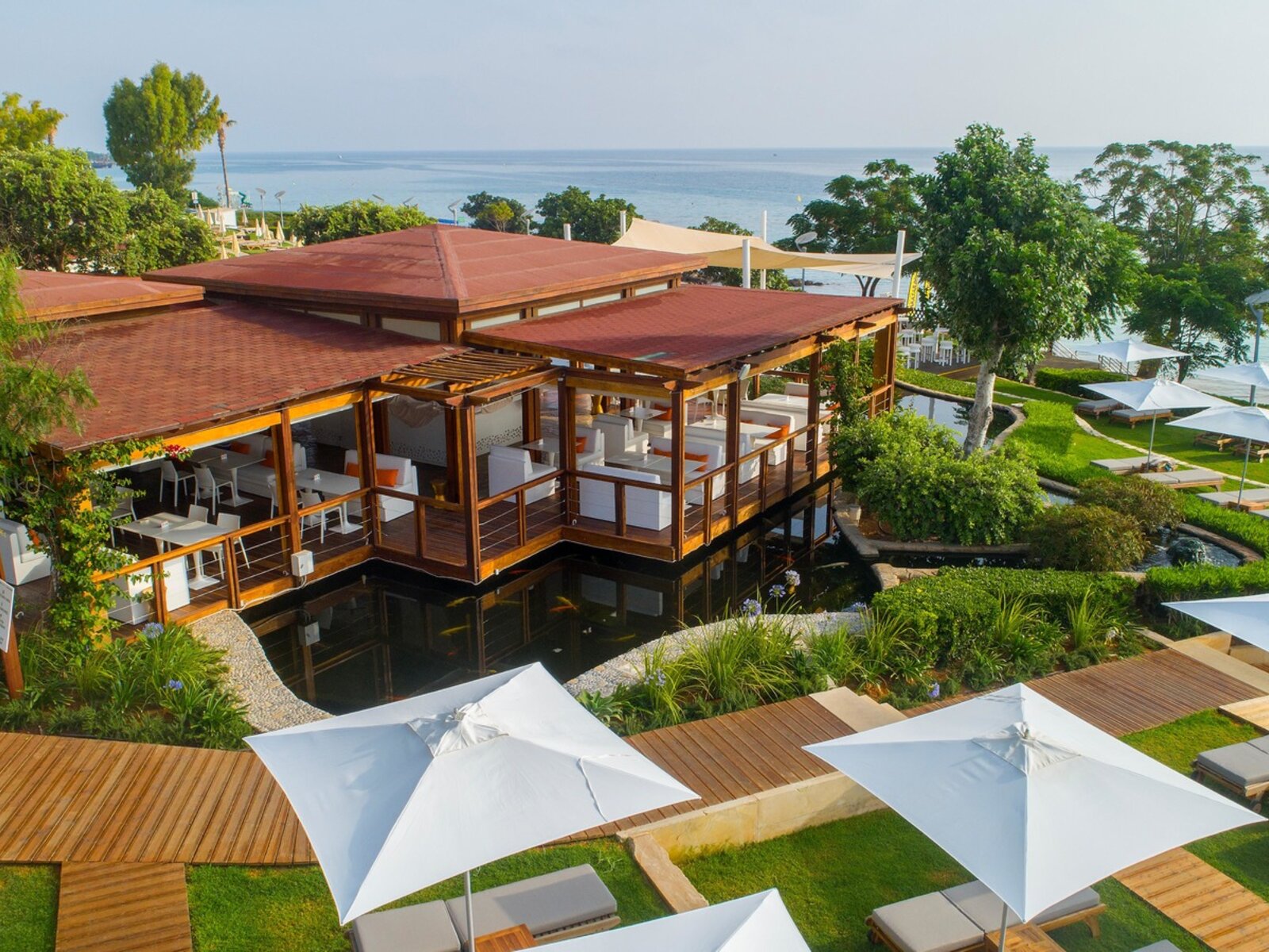 KOI lounge bar and a la carte