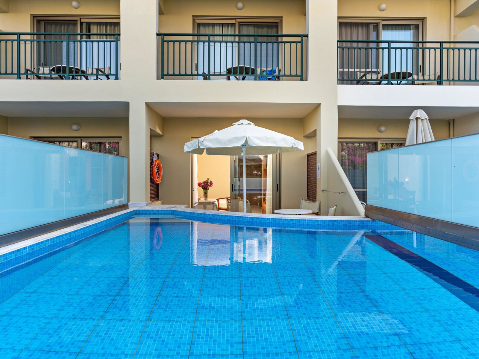 Wohnbeispiel Double with Private Pool
