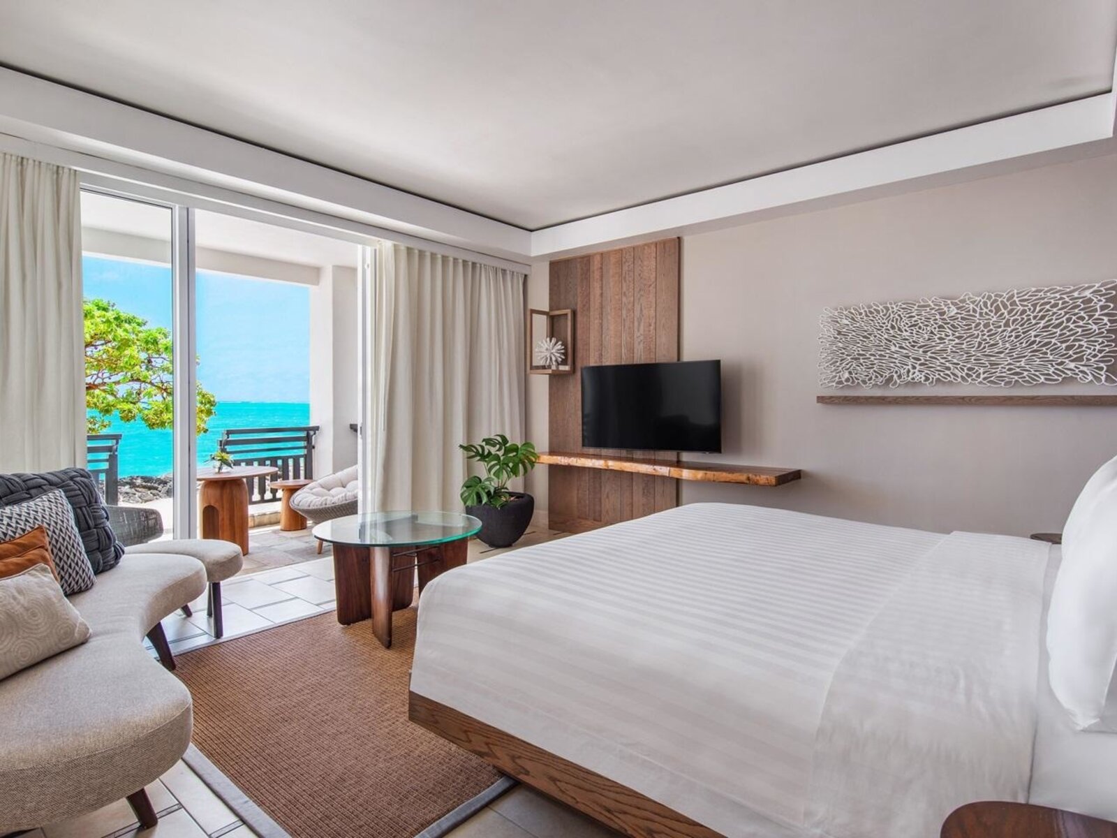 Wohnbeispiel Frangipani Family Beachfront Suite