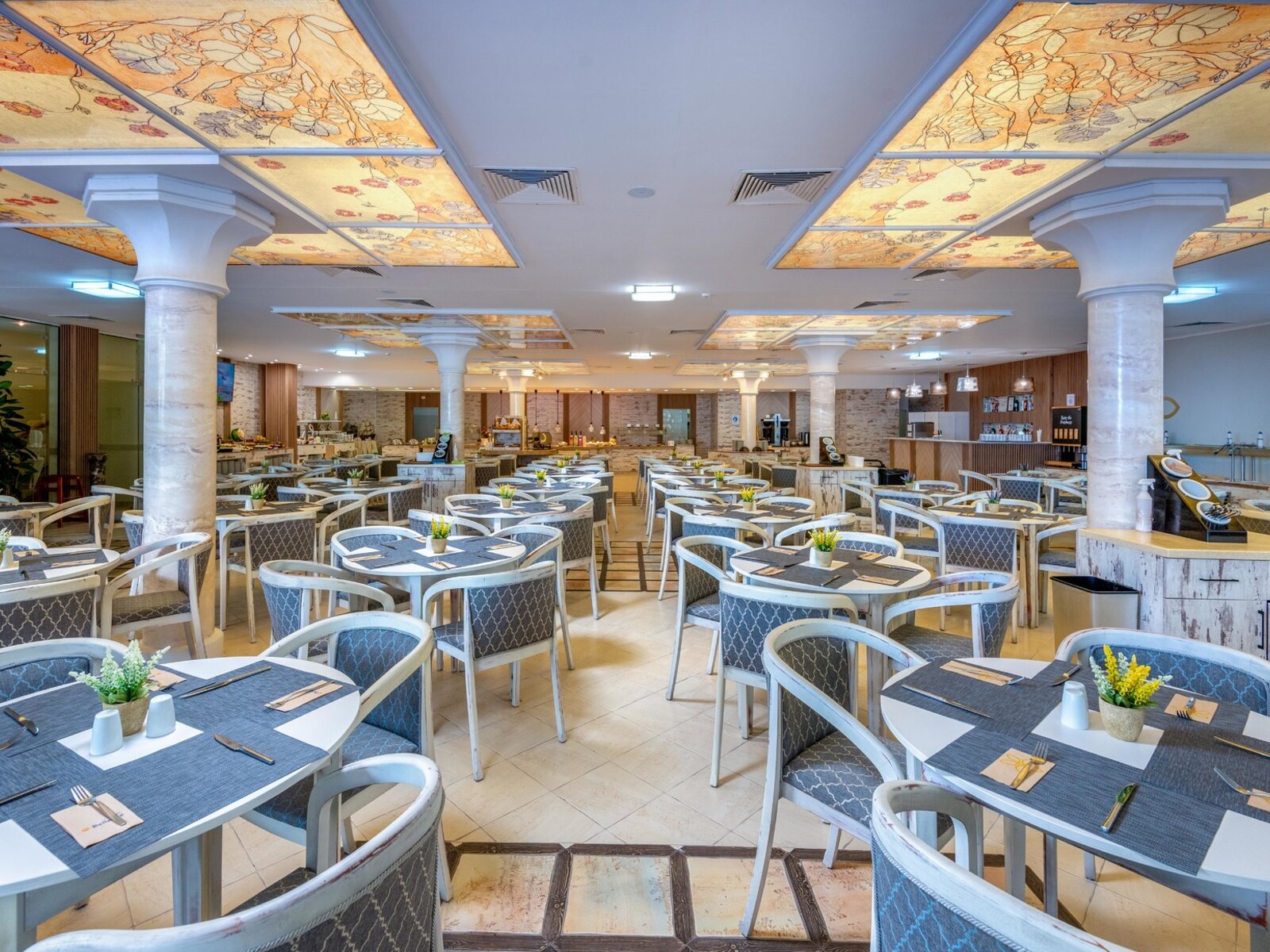 Main Restaurant BELLEVUE
