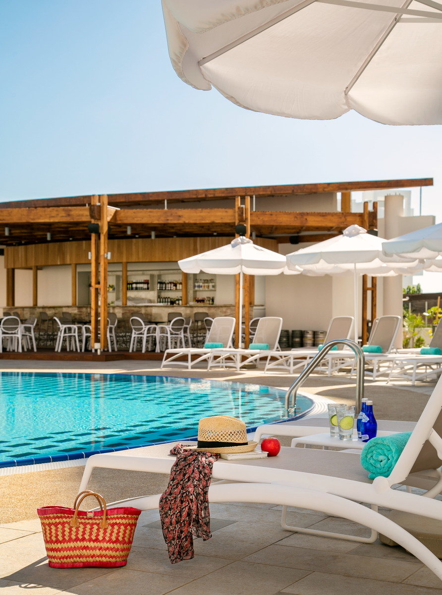 AQUA POOL BAR