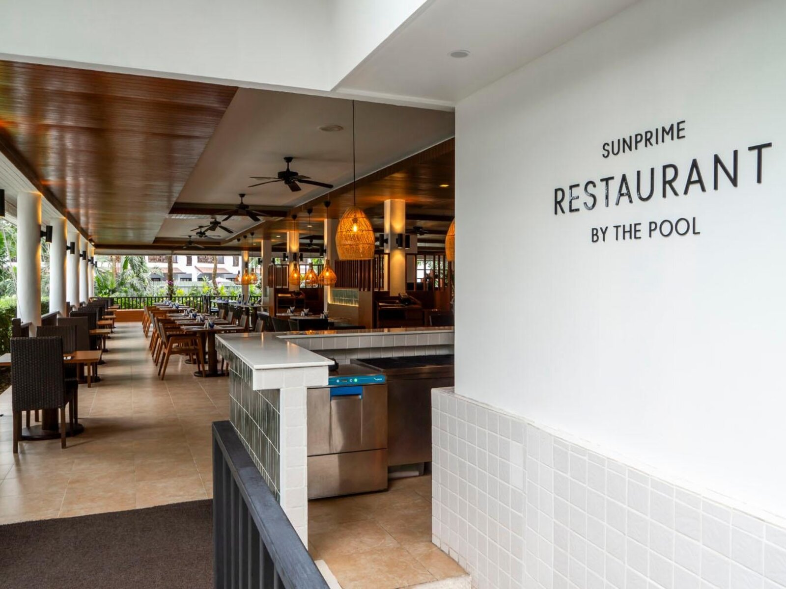 Restaurant by the pool