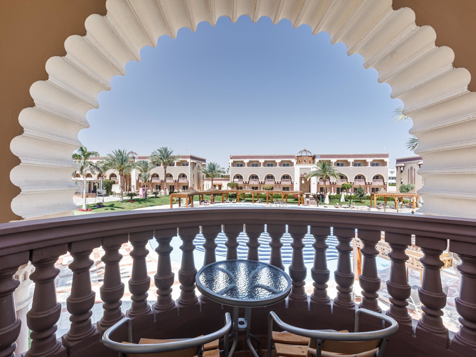 Wohnbeispiel Family Pool View Suite