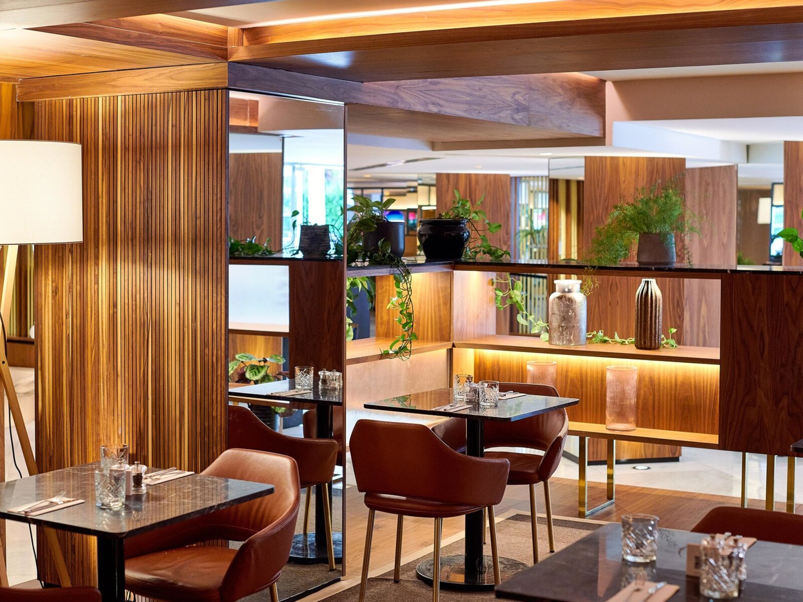 35 BAR AND LOUNGE