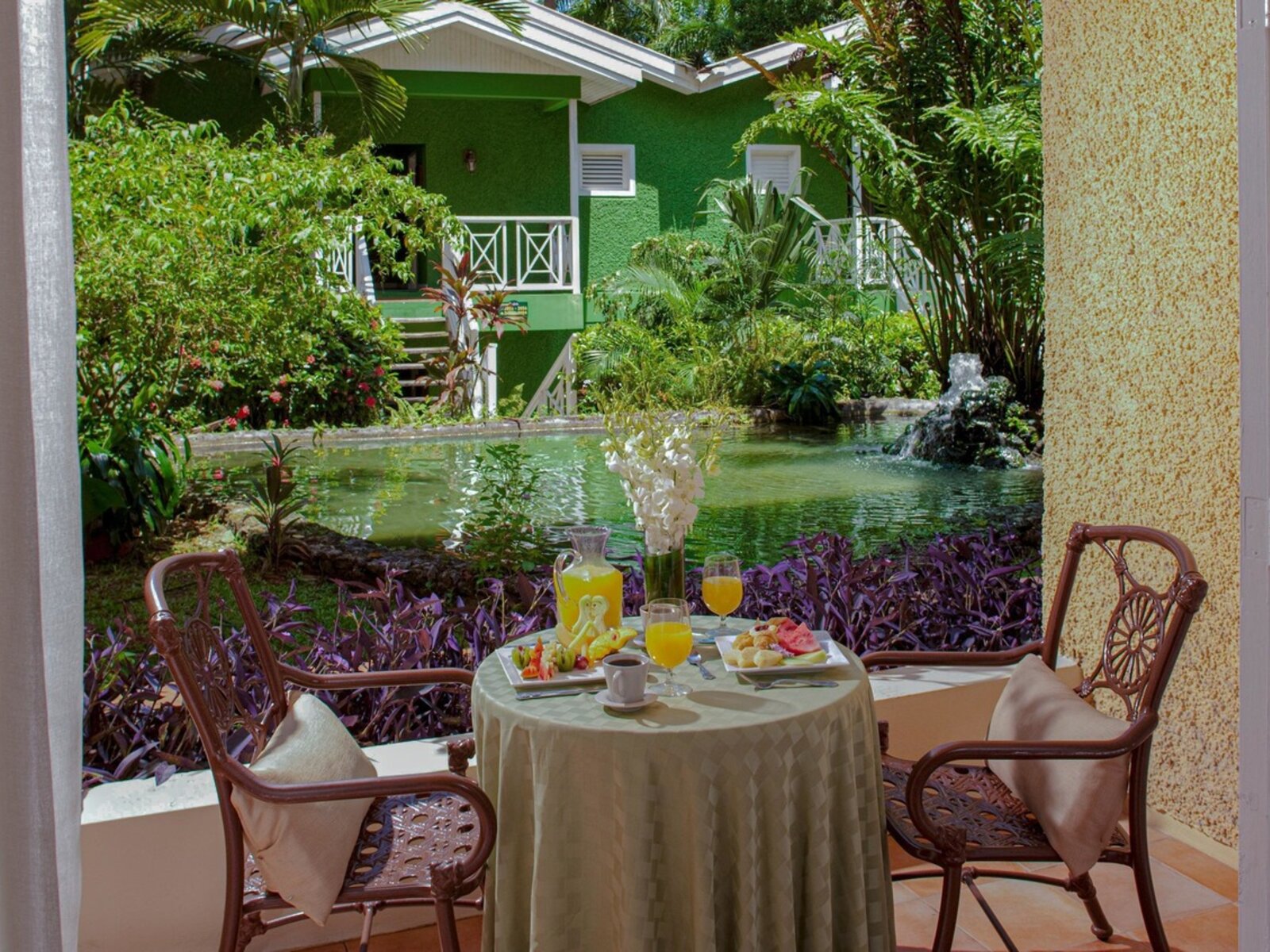Wohnbeispiel Honeymoon Hideaway Luxury Club Level Garden Cottage - GC