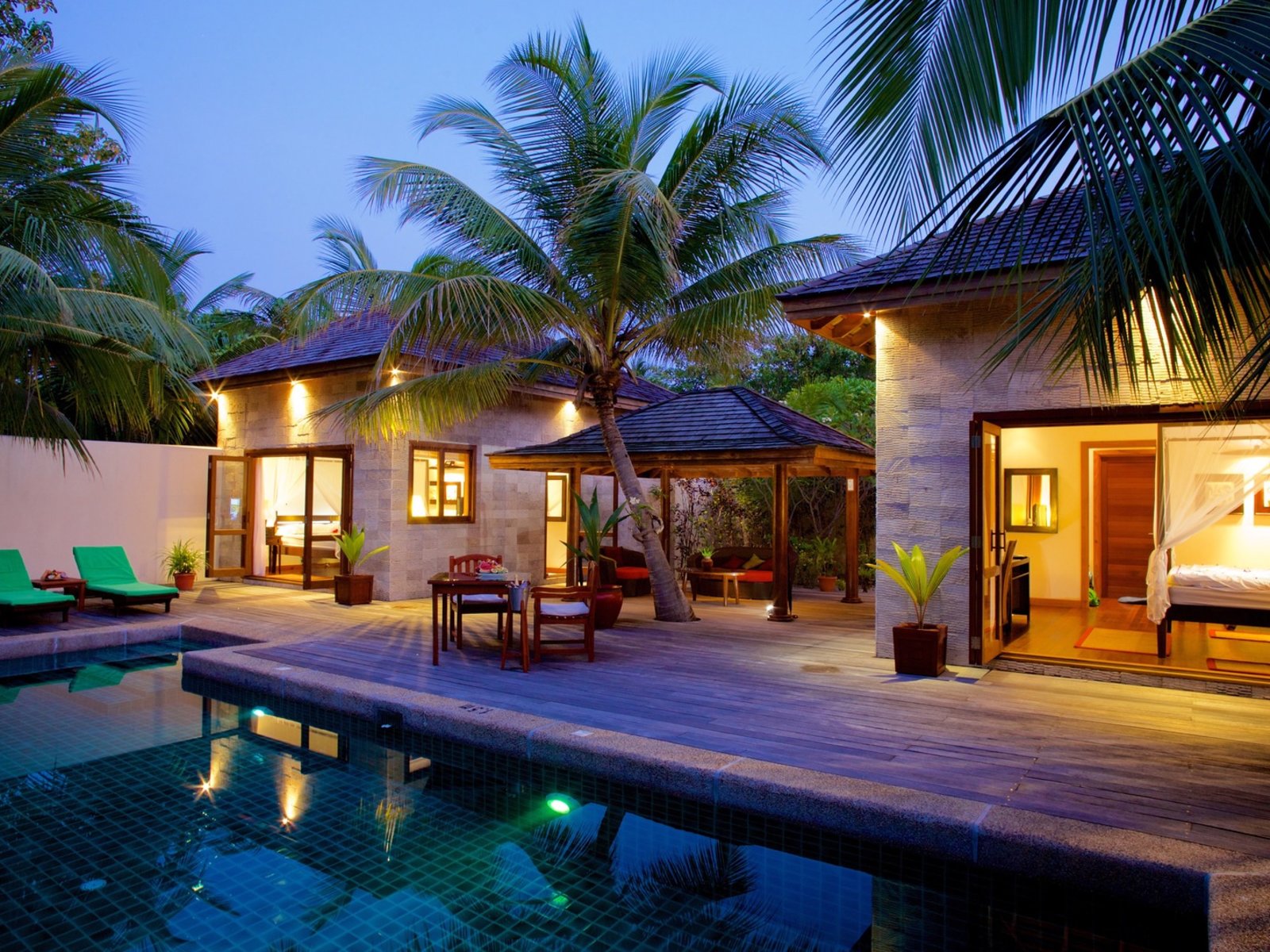 Wohnbeispiel Private Pool Villa Family Suite