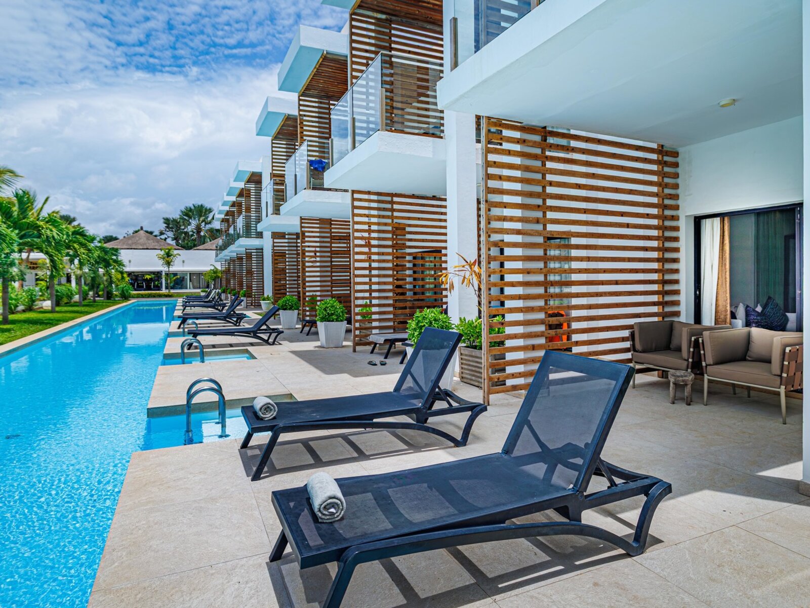 Wohnbeispiel Premium Room Swim Up Pool View