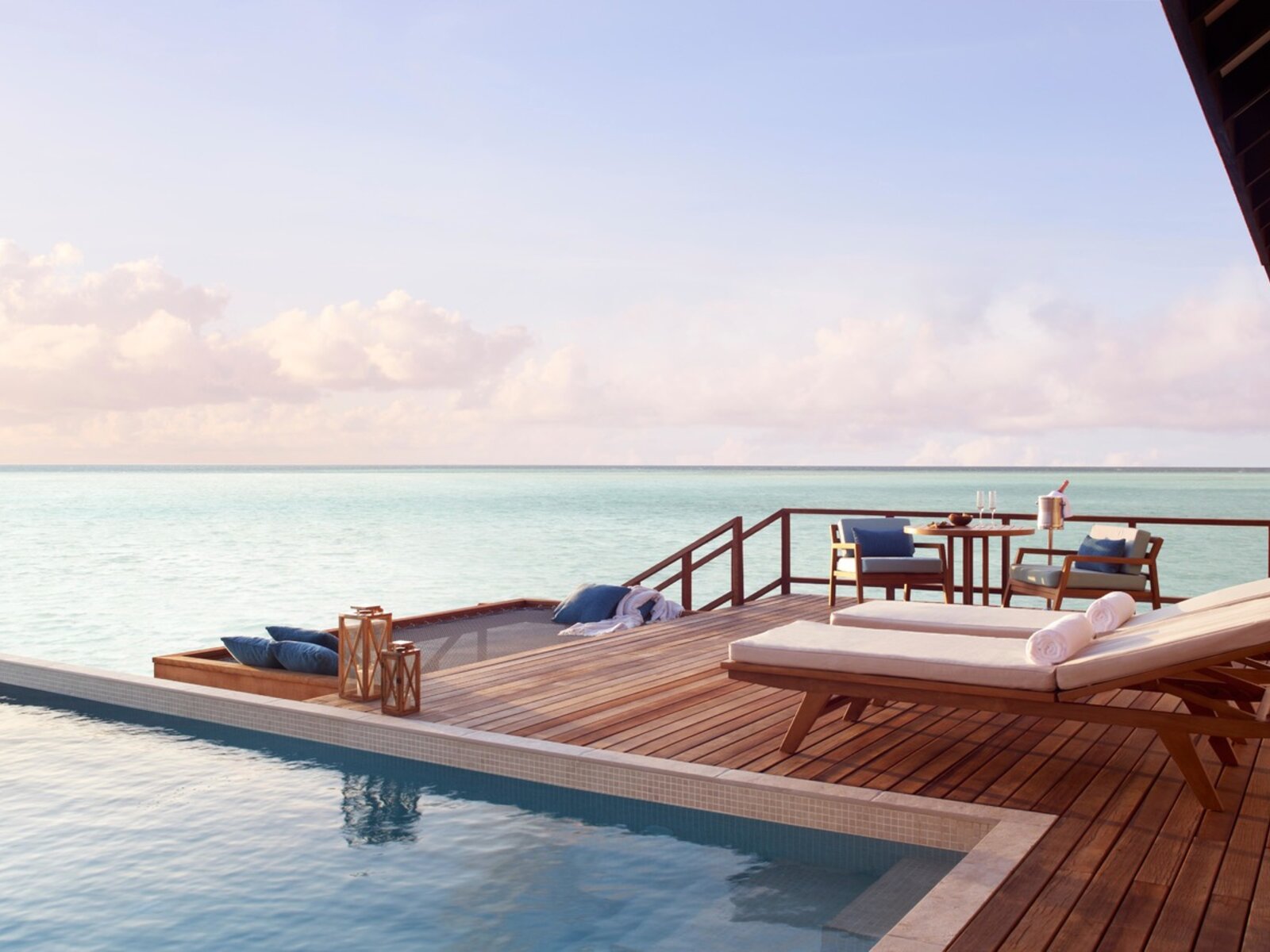Wohnbeispiel Deluxe Over Water Pool Villa