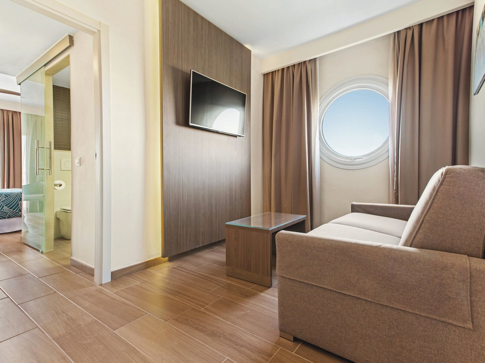 Wohnbeispiel Suite with Frontal Sea View
