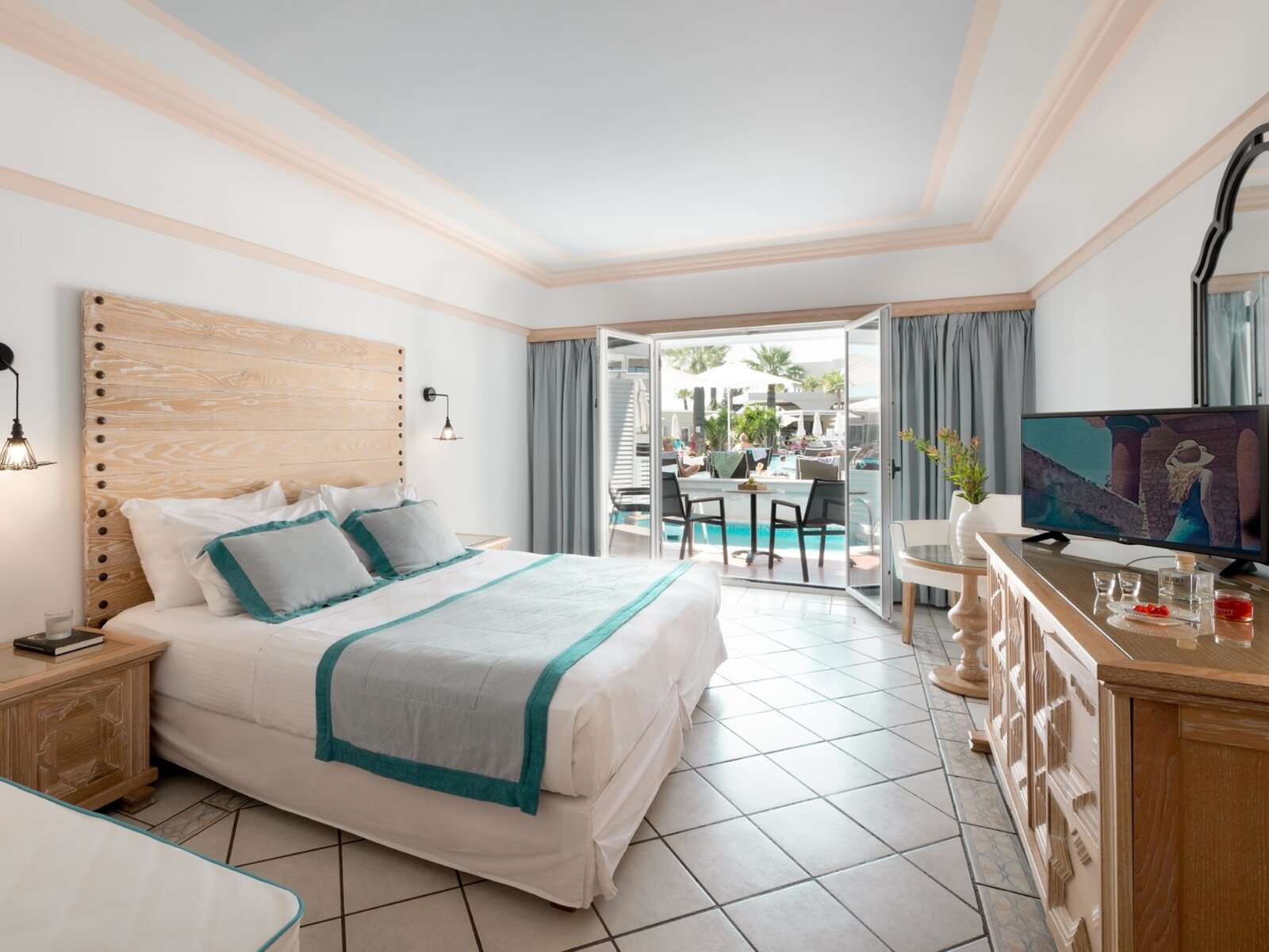 Wohnbeispiel Family Suite Sharing Pool