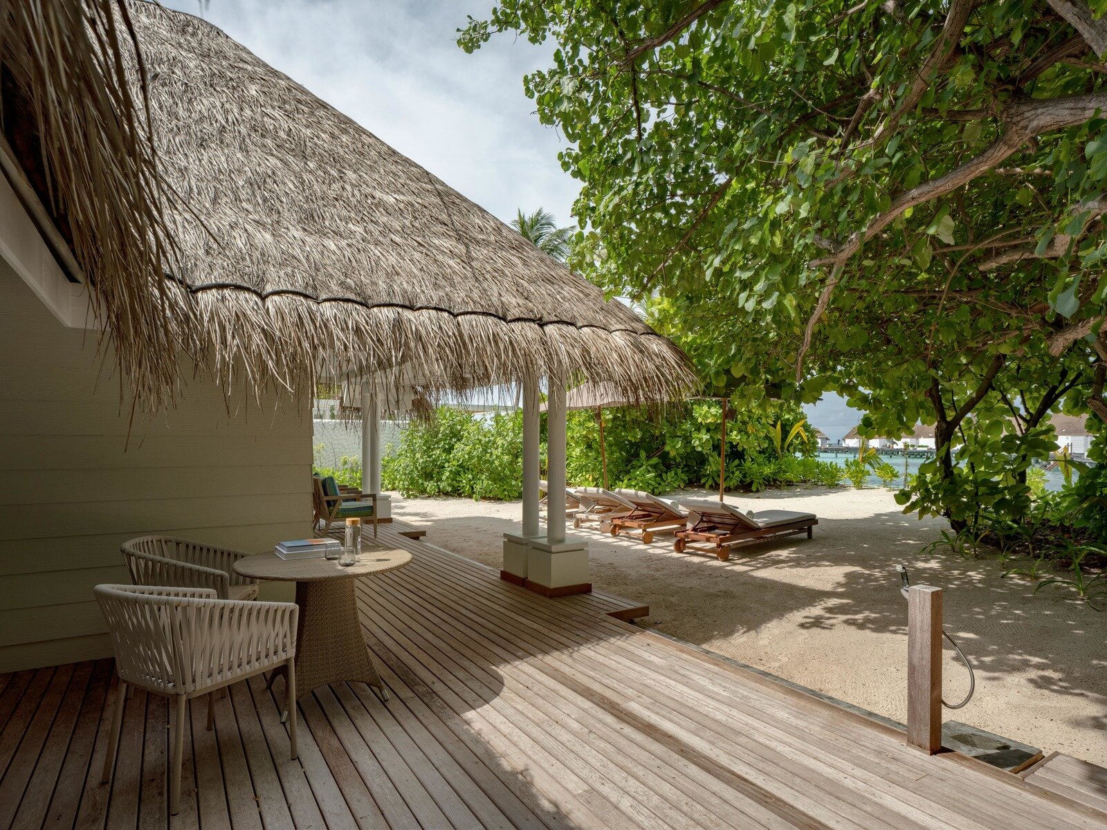 Wohnbeispiel Three Bedroom Beach Villa Suite with Pool