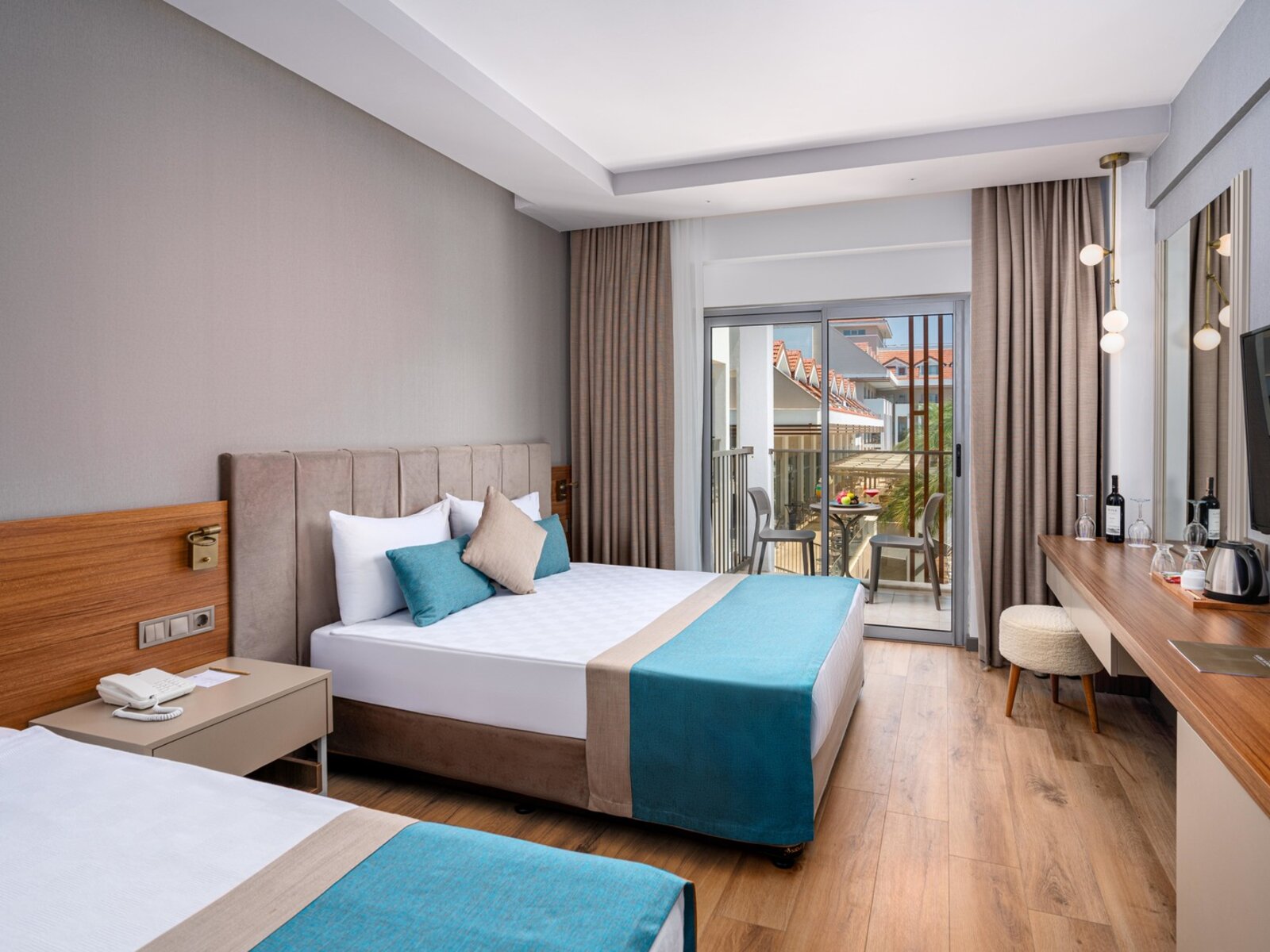 Wohnbeispiel Double Standard Pool View Room