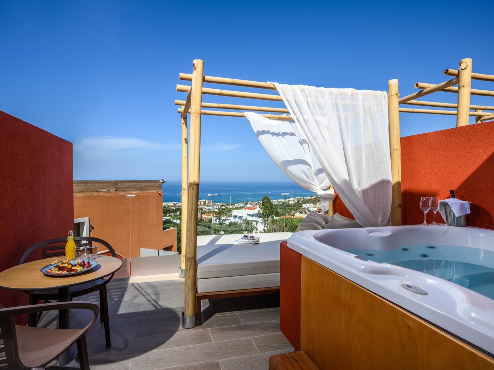 Wohnbeispiel Premium Room with Sea View  Outdoor Jetted Tub