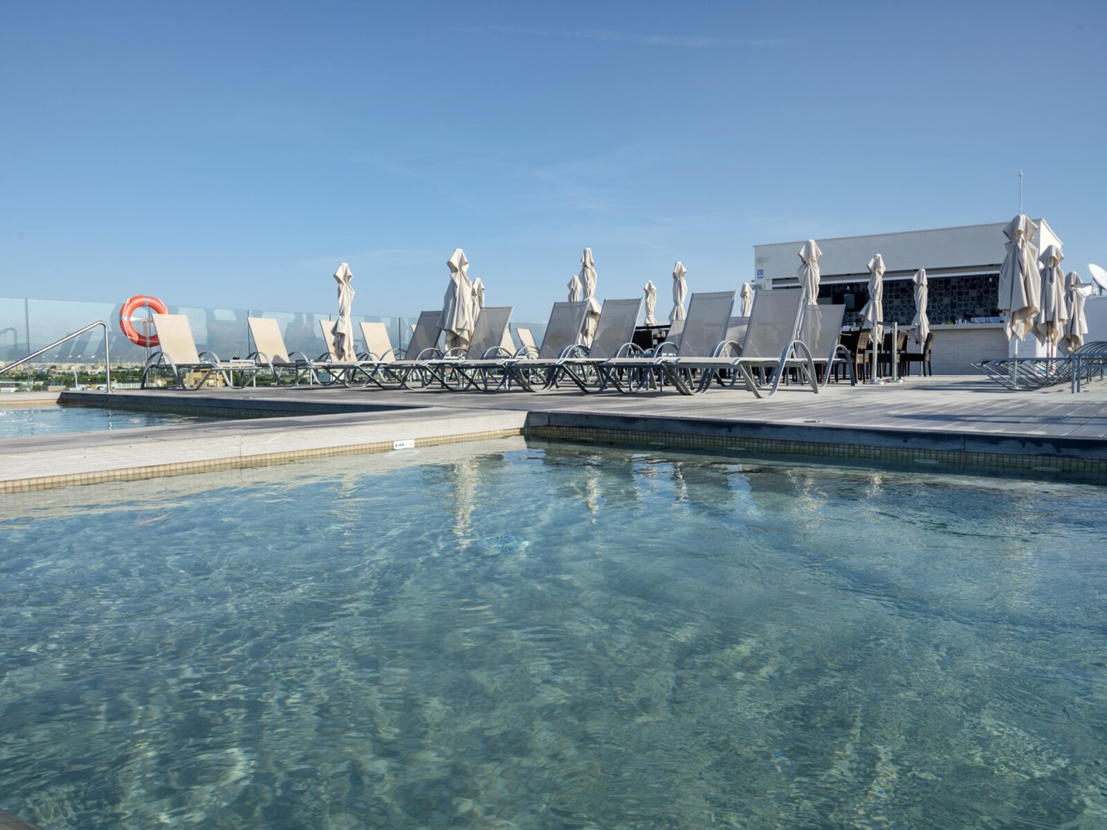 Roof top pool