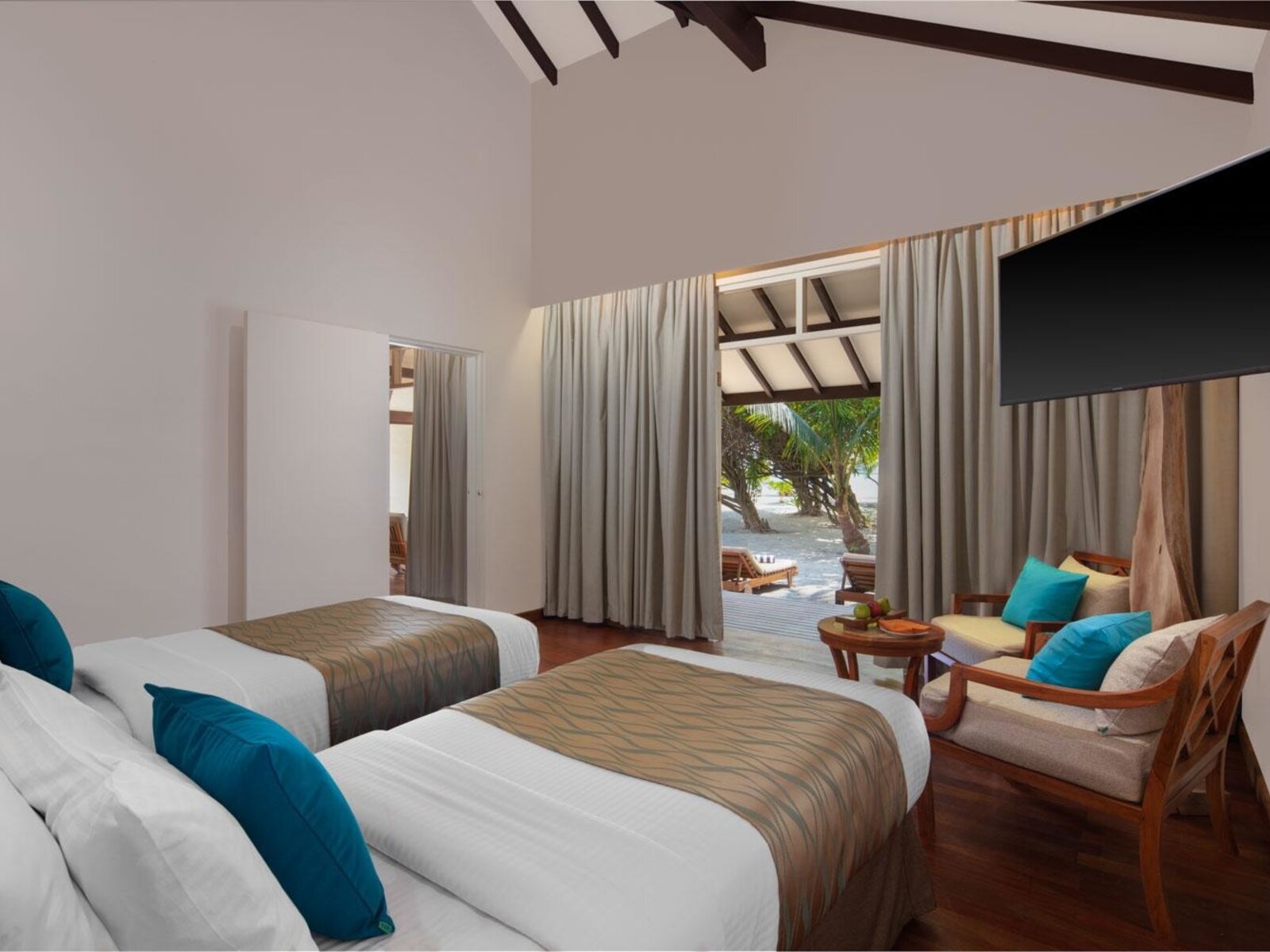 Wohnbeispiel Two Bedroom Family Deluxe Beach Villa