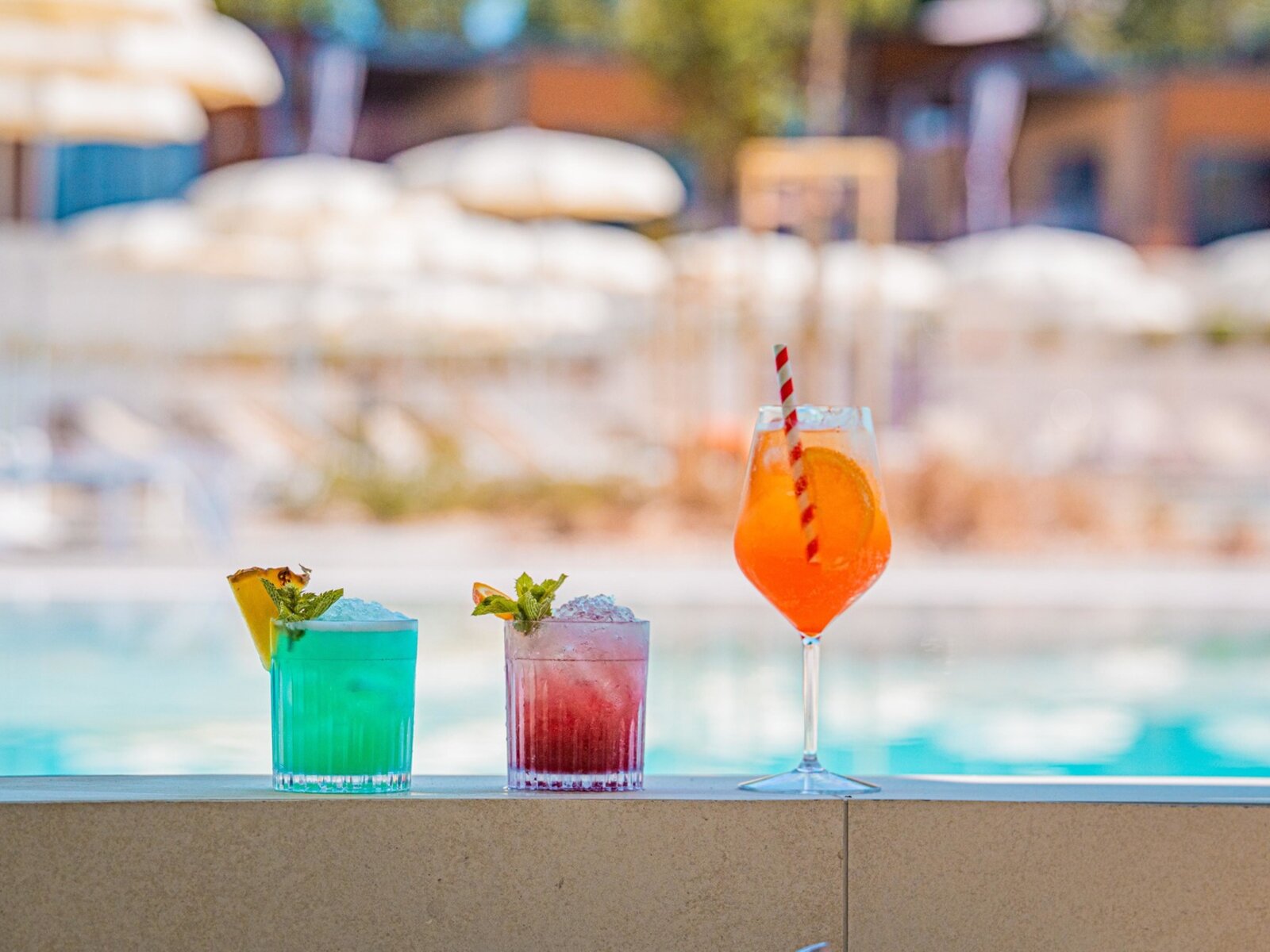 Pool bar