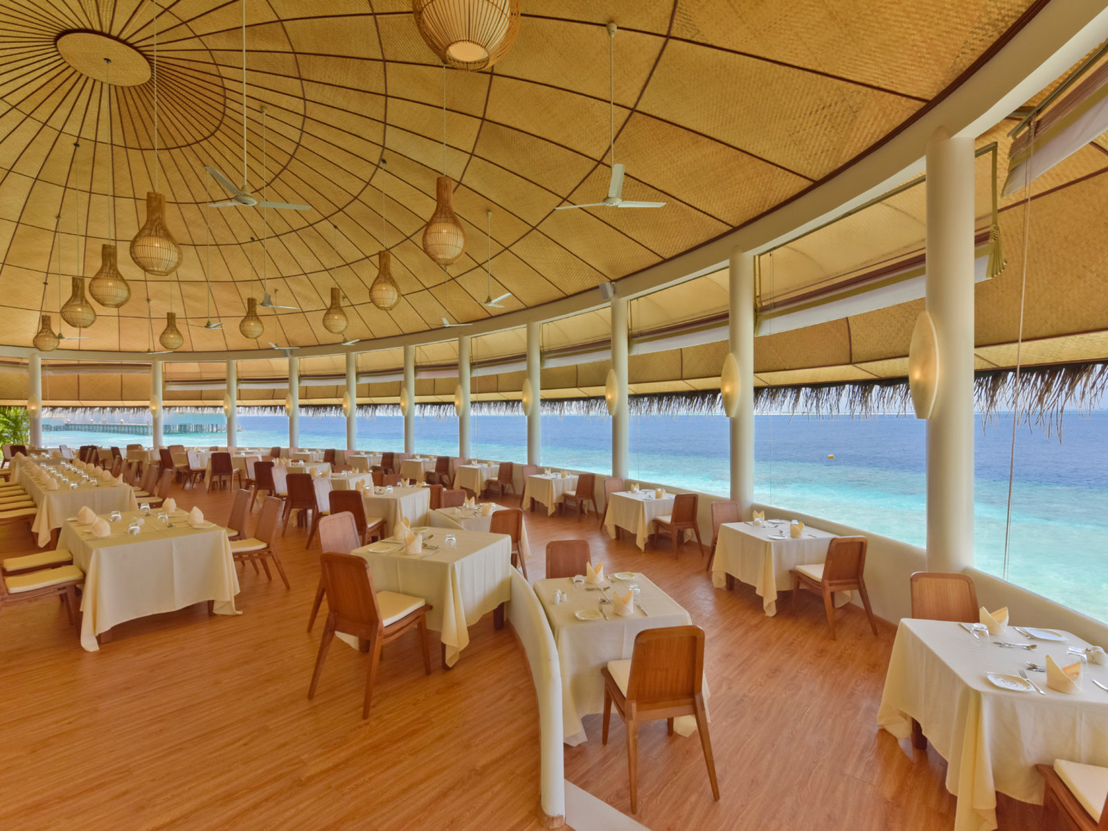 Semi Offshore See-Restaurant