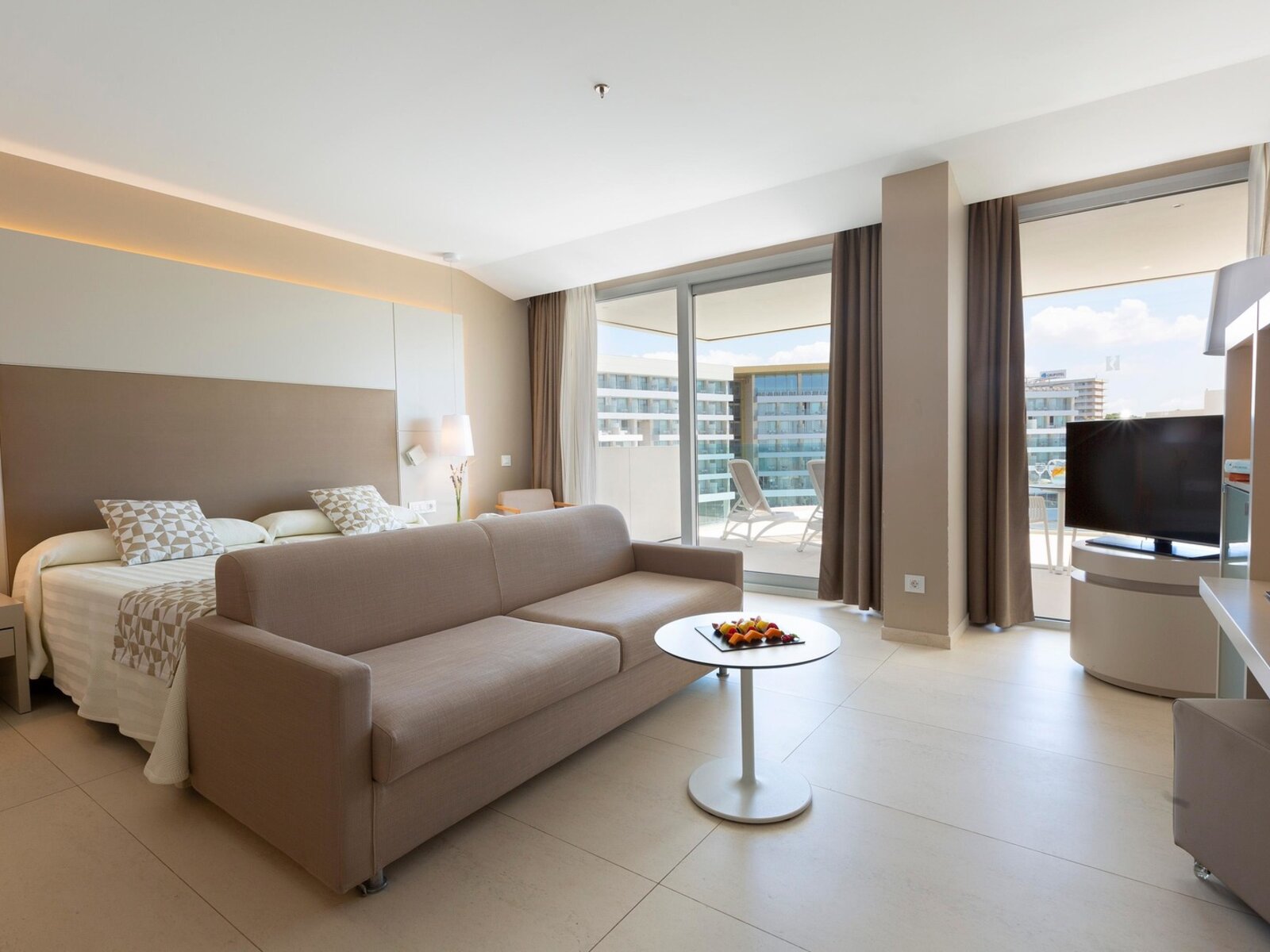 Wohnbeispiel Junior suite Pool view