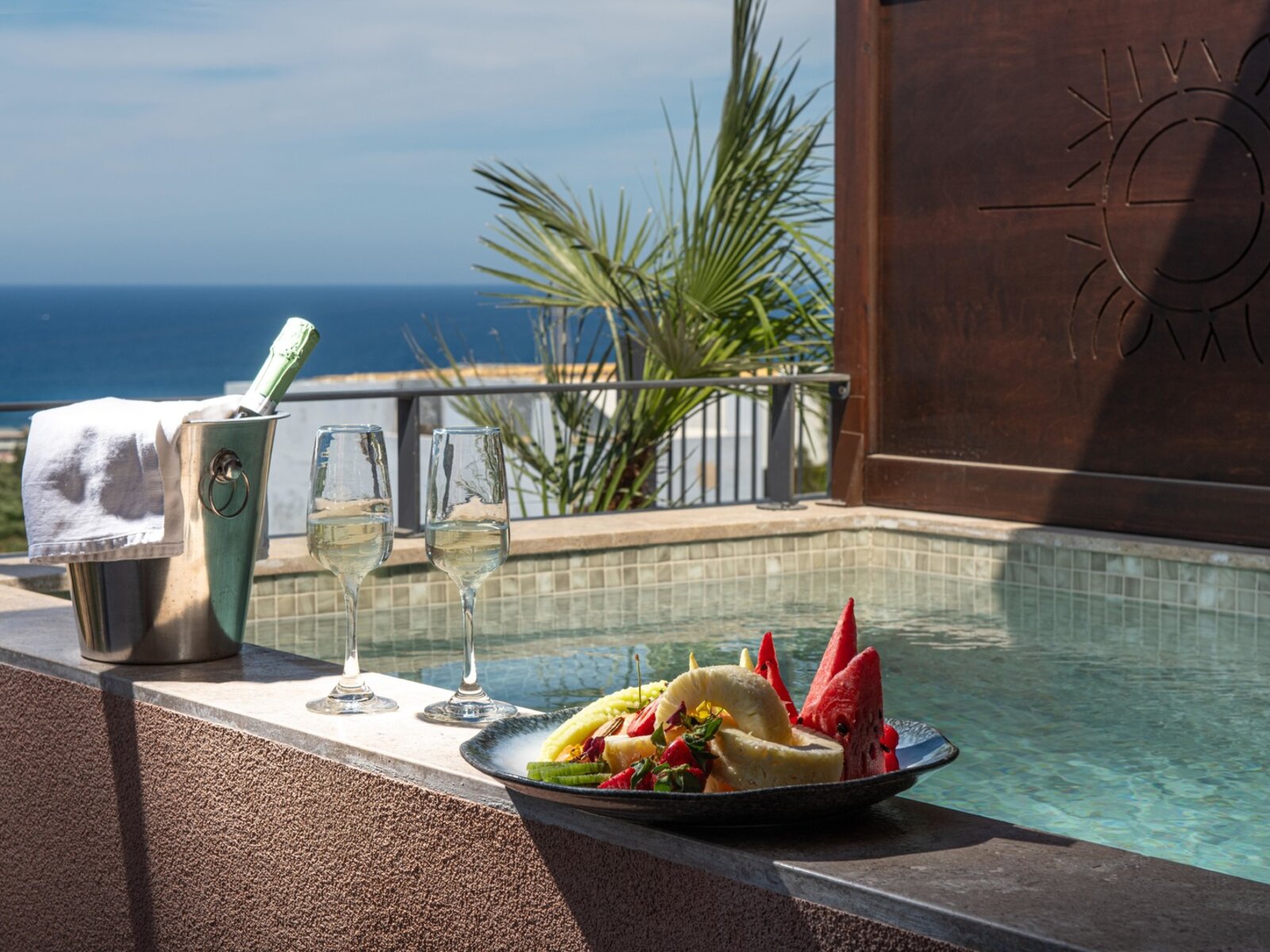 Wohnbeispiel Signature Room Sea View Outdoor Hot Tub