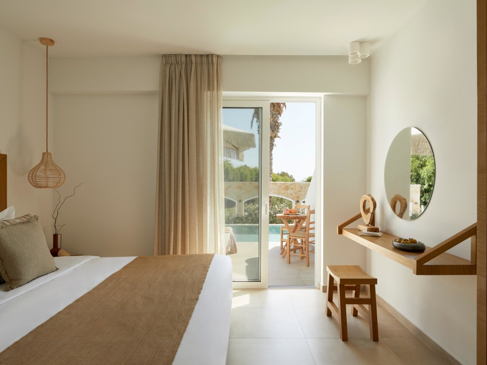Wohnbeispiel Superior Room Sharing Pool