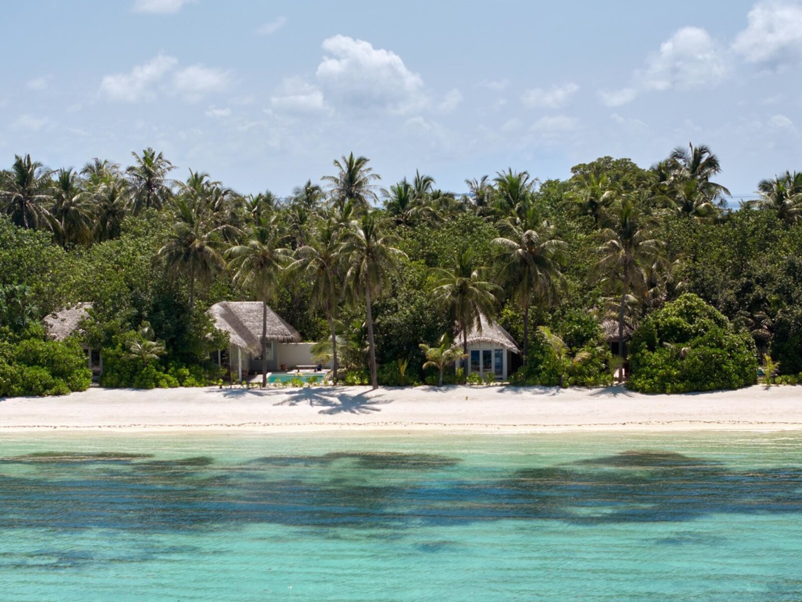 Wohnbeispiel Three Bedroom Beach Villa Suite with Pool