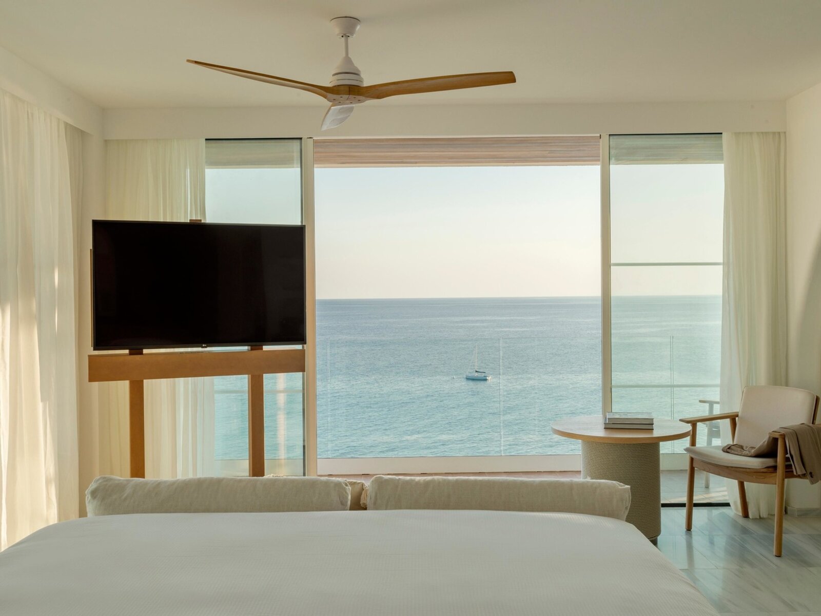 Wohnbeispiel Ocean Suite Sea View with Terrace and Tub