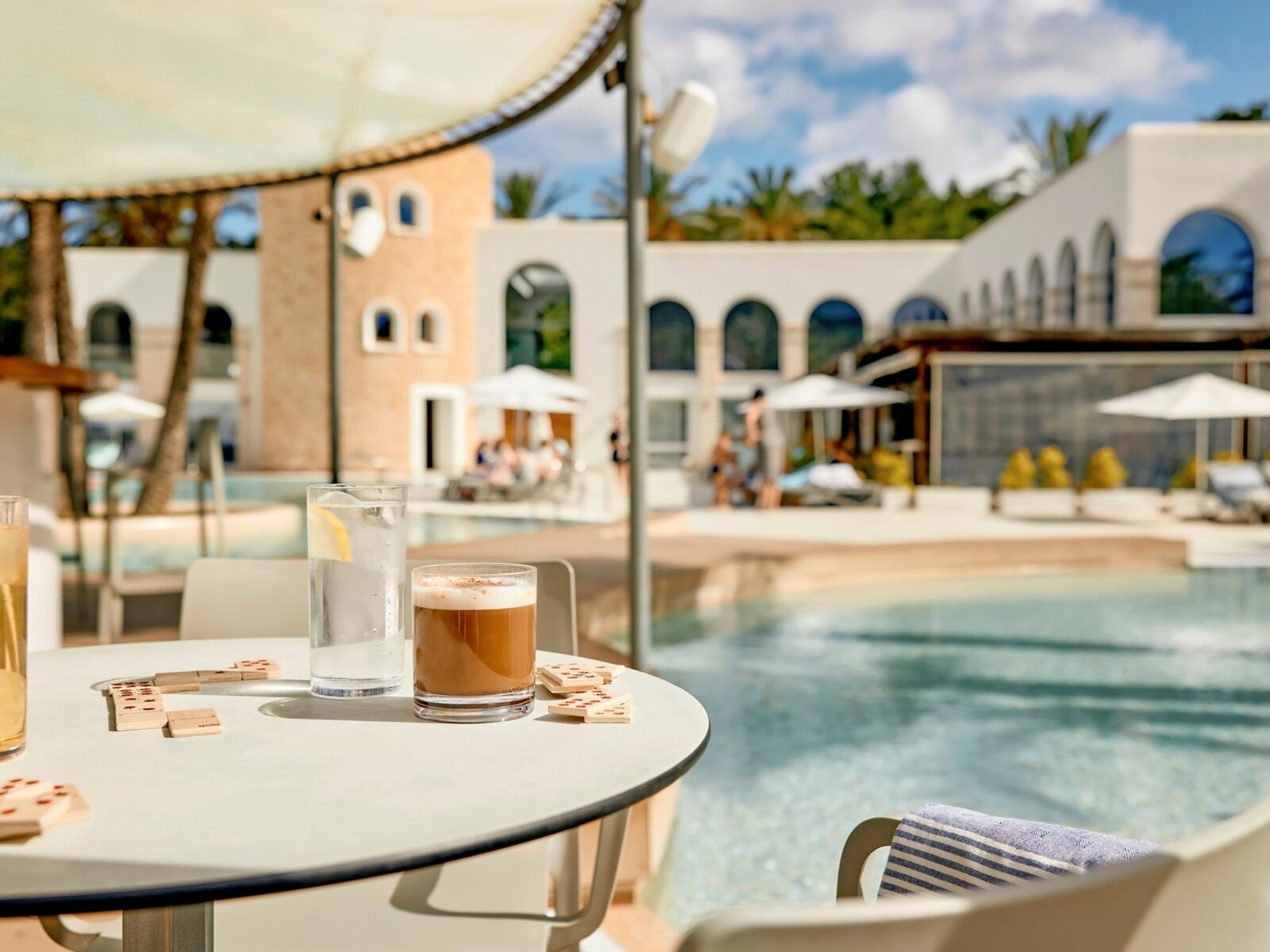 Adults only Poolbar