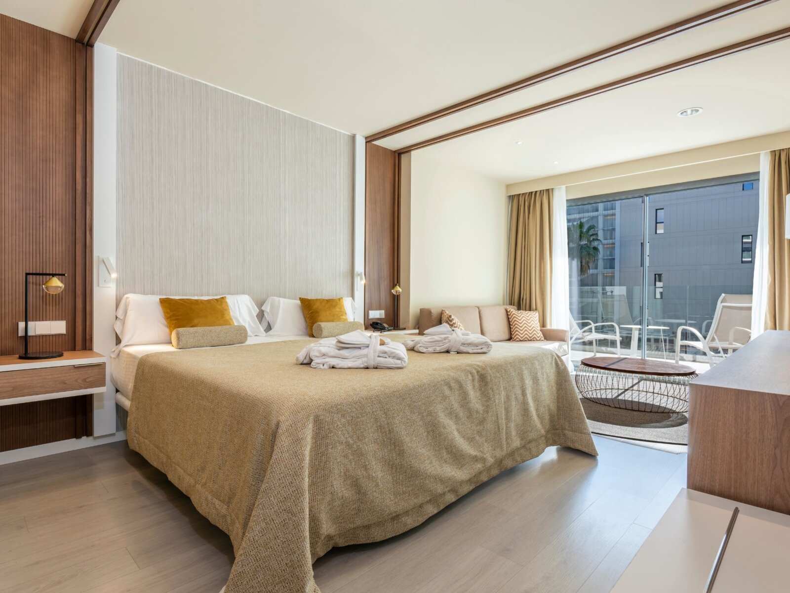 Wohnbeispiel Junior Suite pool view (Park block)