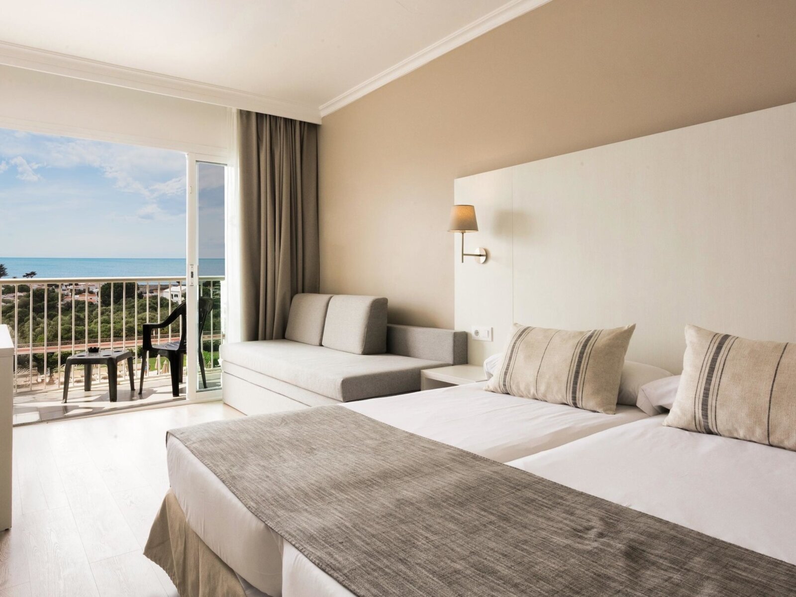 Wohnbeispiel Double Room partial sea view