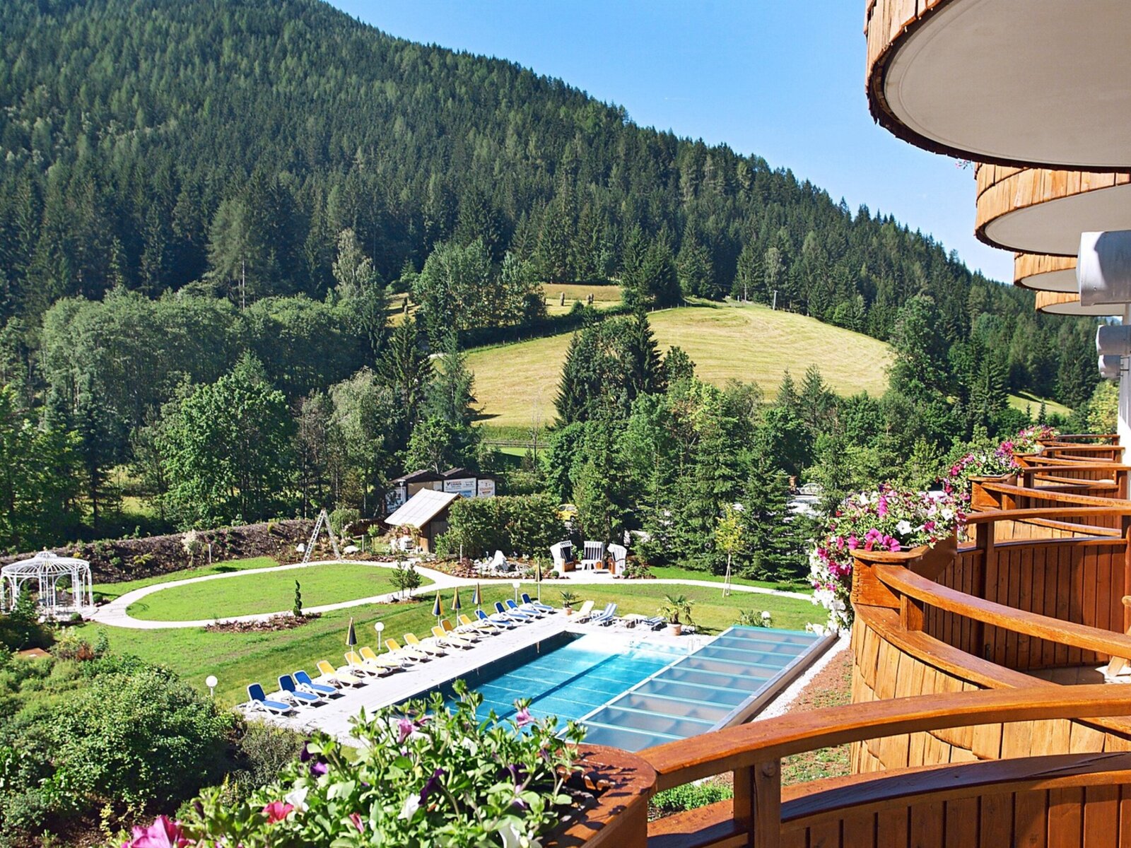 Outdoor Pool (16x8m)