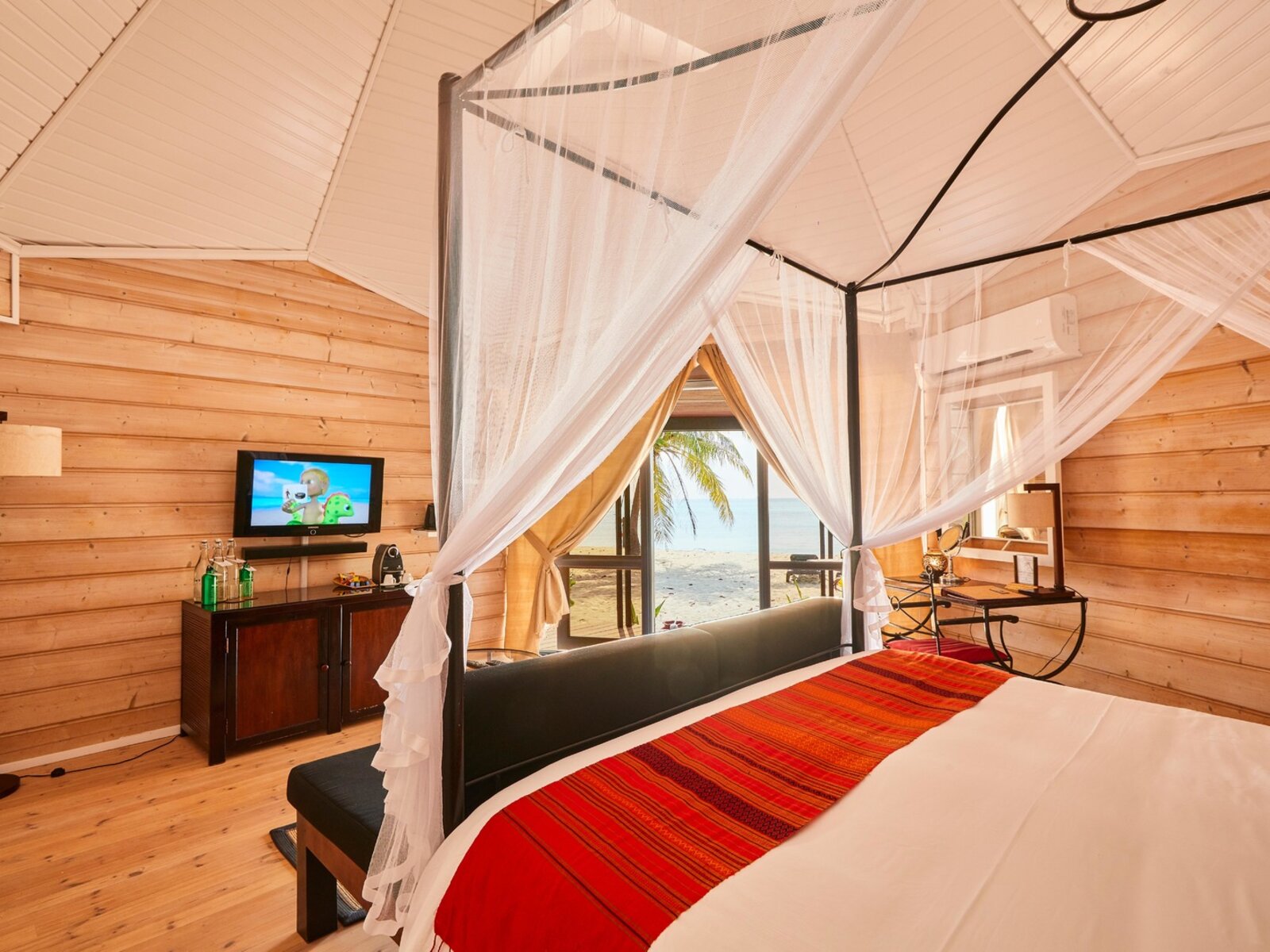 Wohnbeispiel Jacuzzi Beach Villa