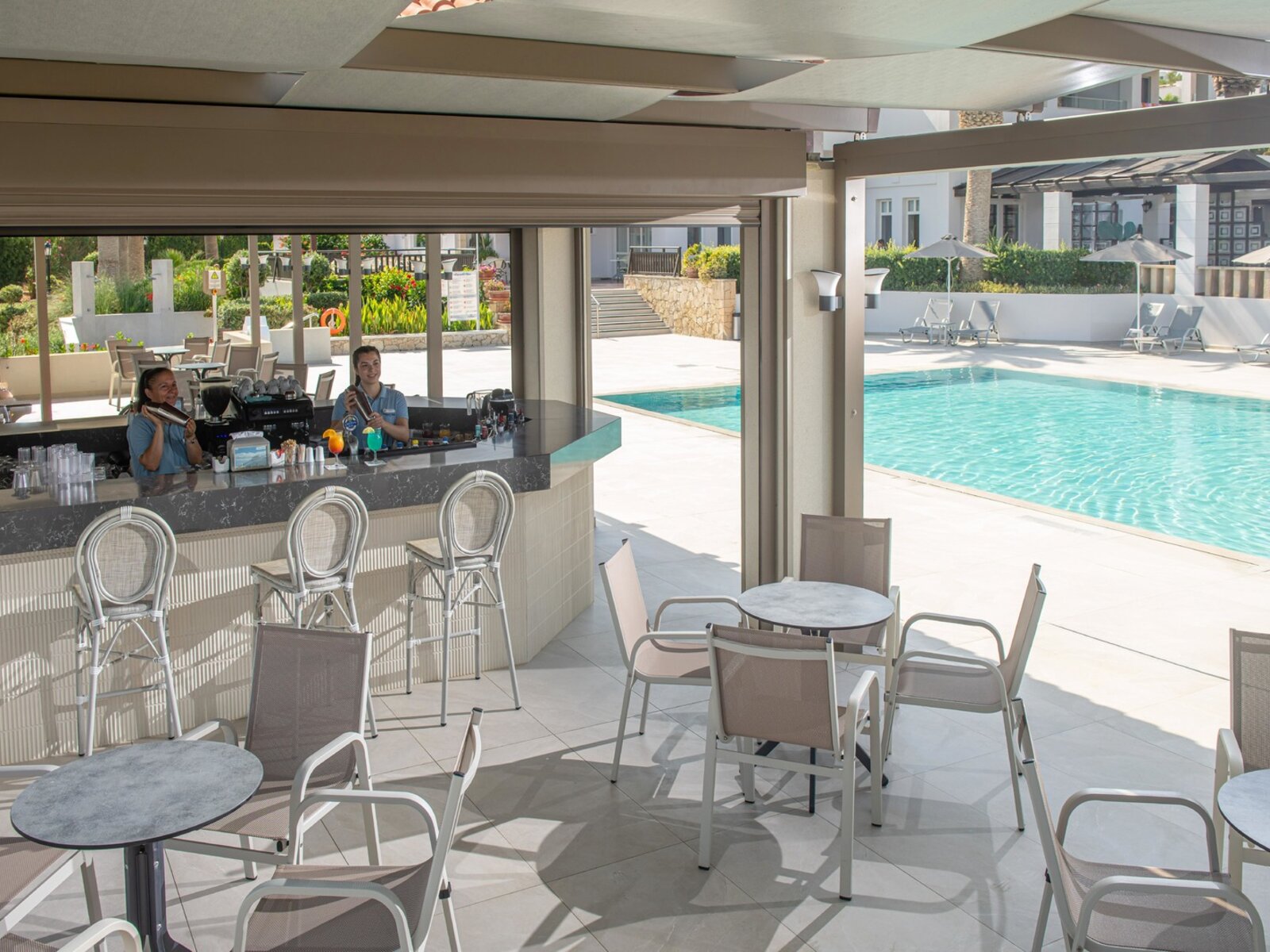 Pool Bar