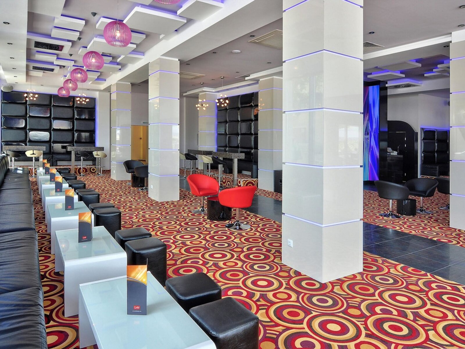 Lobby-piano Bar