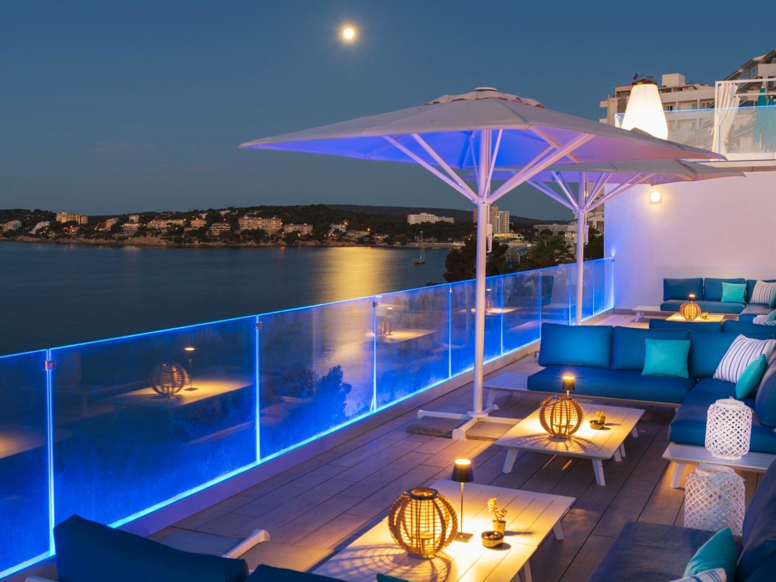 THE BOW LOUNGE BAR & RESTAURANT