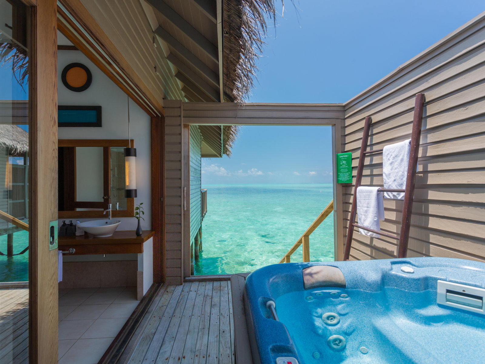 Wohnbeispiel Jacuzzi Water Villa