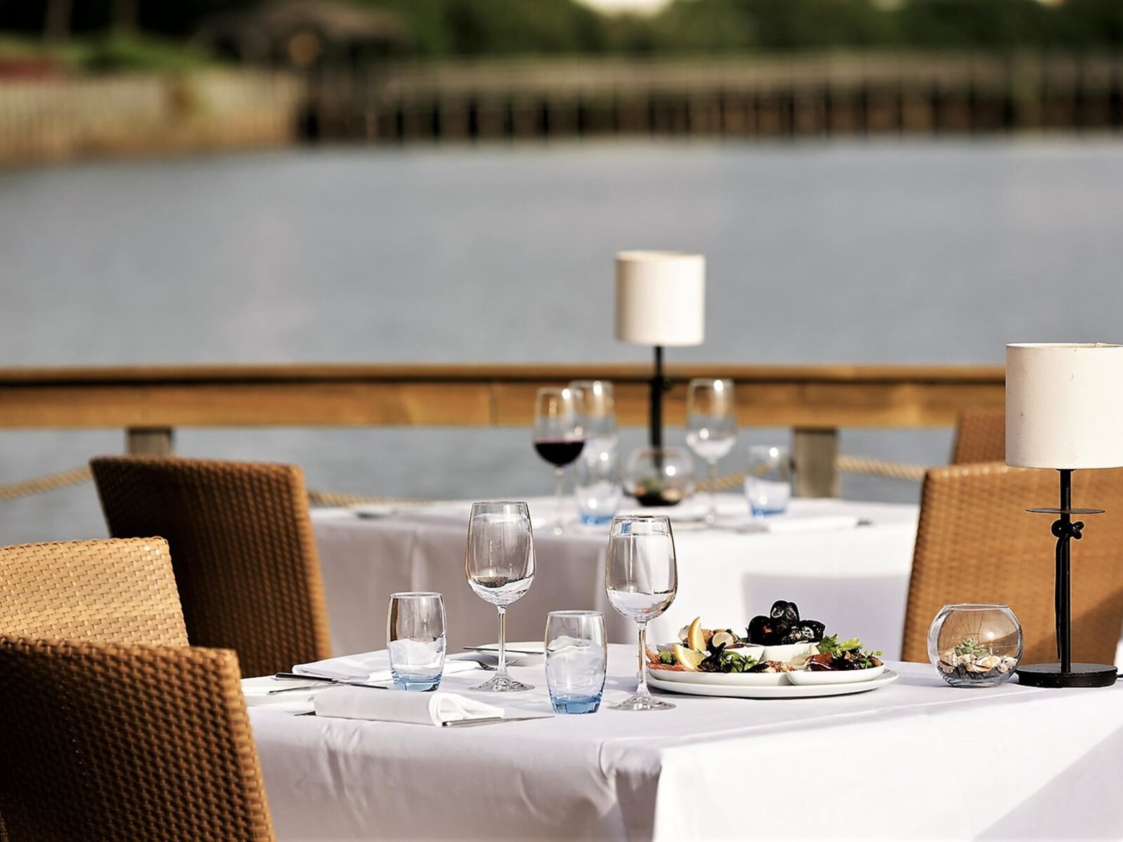 MAKRIS ON THE LAKE