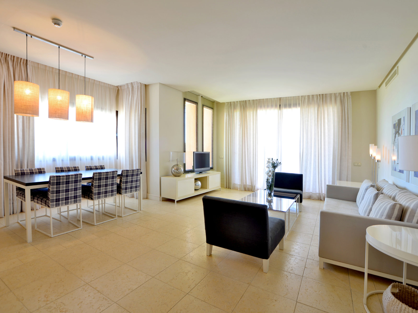 Wohnbeispiel 3 Bedrooms Luxury with 3 bathrooms („AI-generated“)