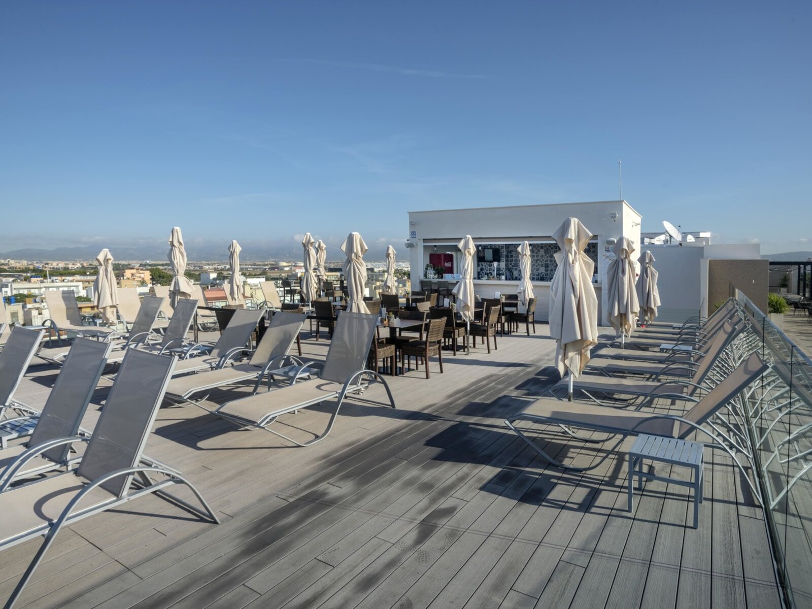 Roof top pool