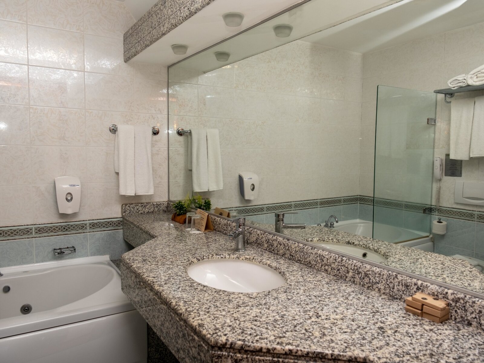 Wohnbeispiel Suite Room